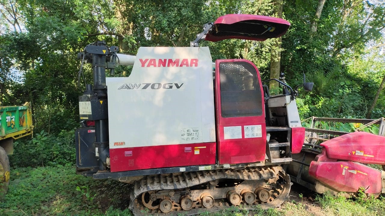 YANMAR COMBINE HARVESTER (Machin) for sale in Memari