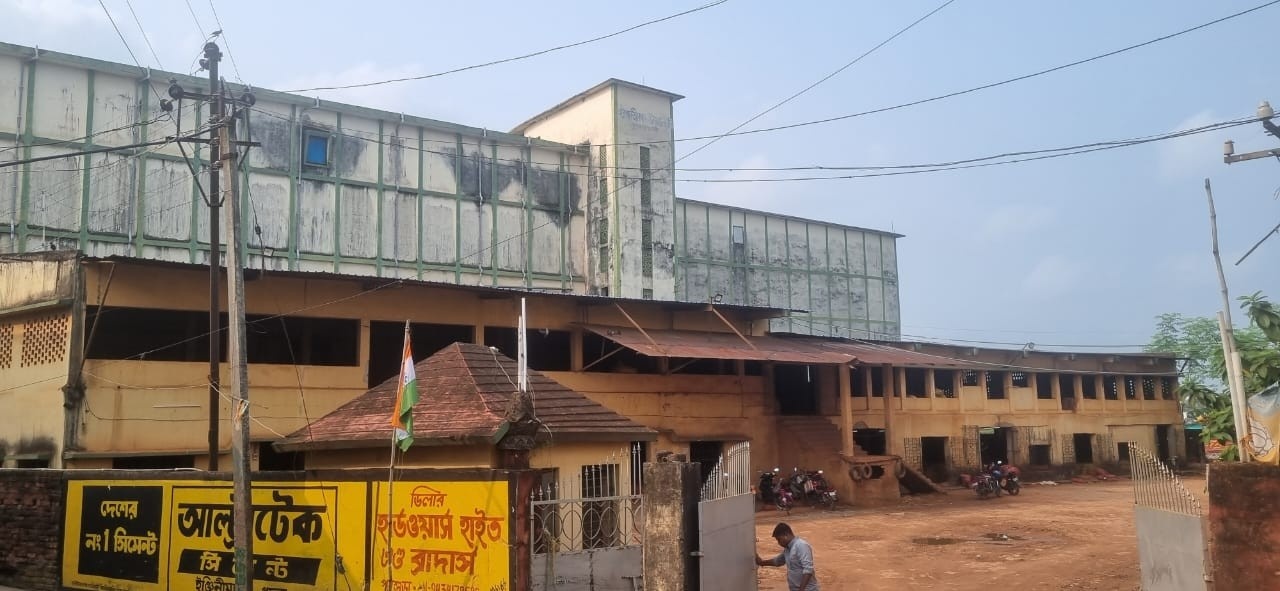Godowns for sale in Pursurah Champadanga/Tarkeshwar