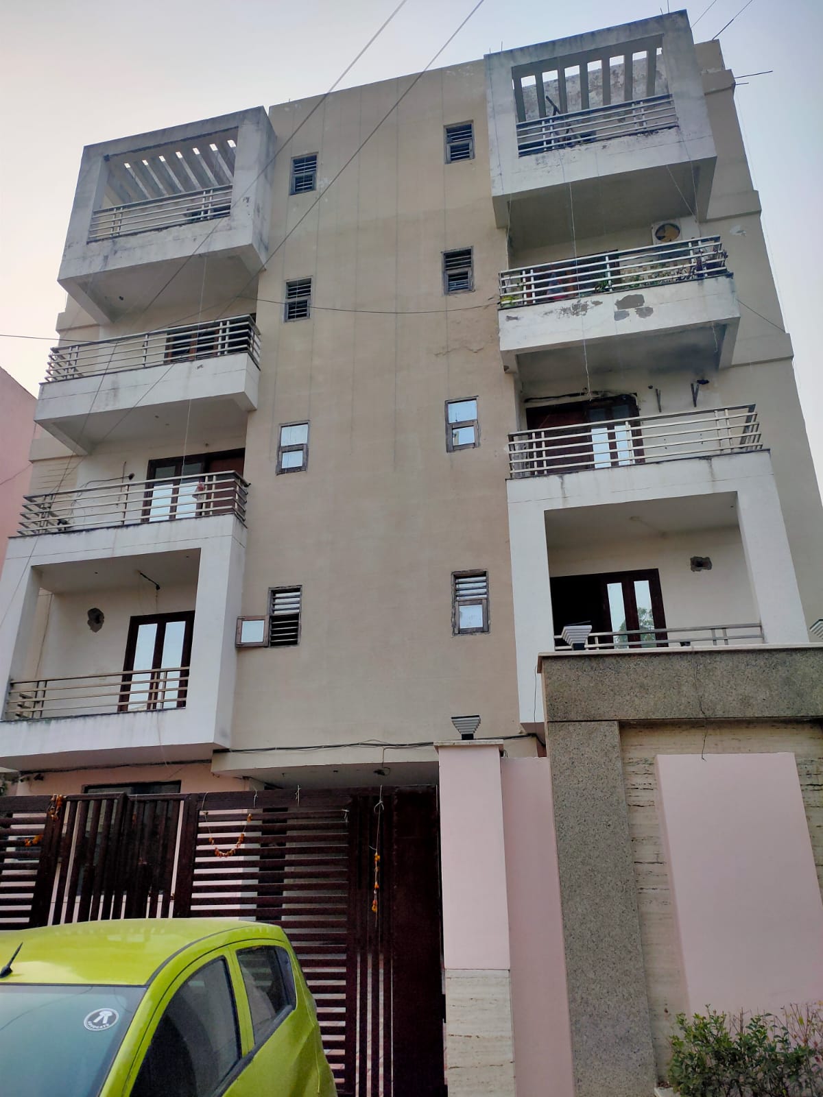 Flat for sale in Agra