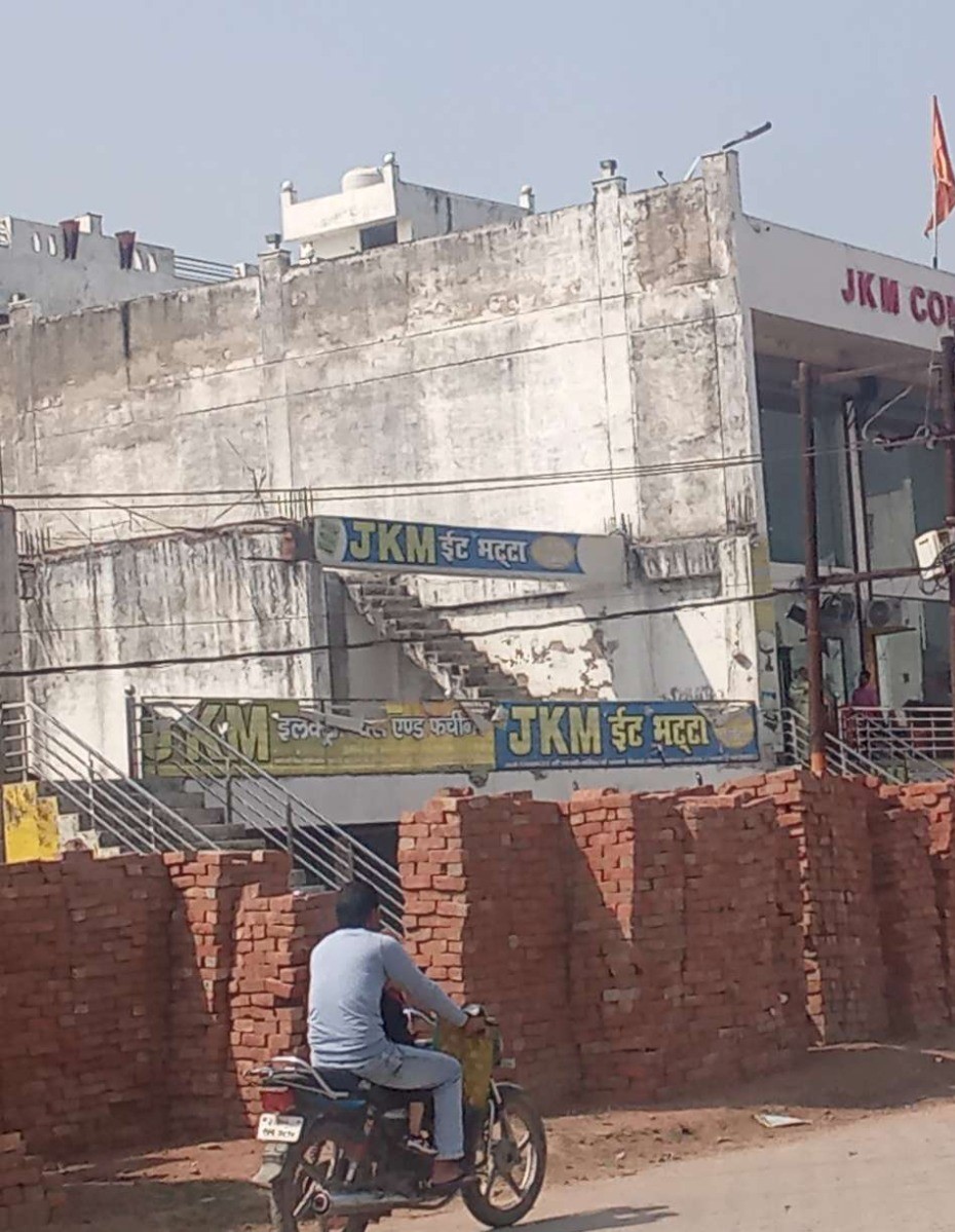 Shops for sale in Etah