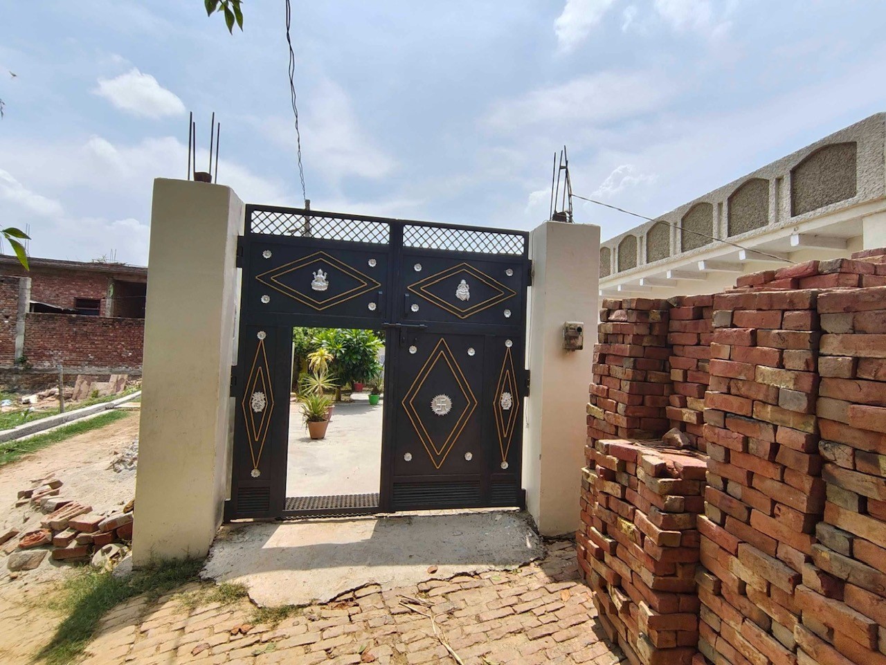 other for sale in Sikandra Rao