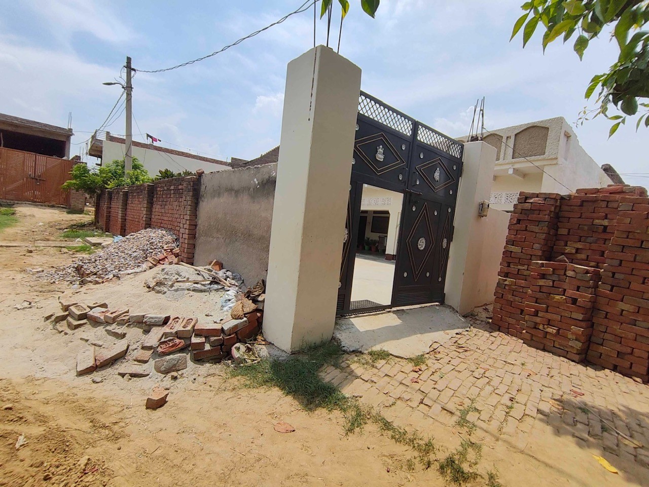 other for sale in Sikandra Rao — photo 2