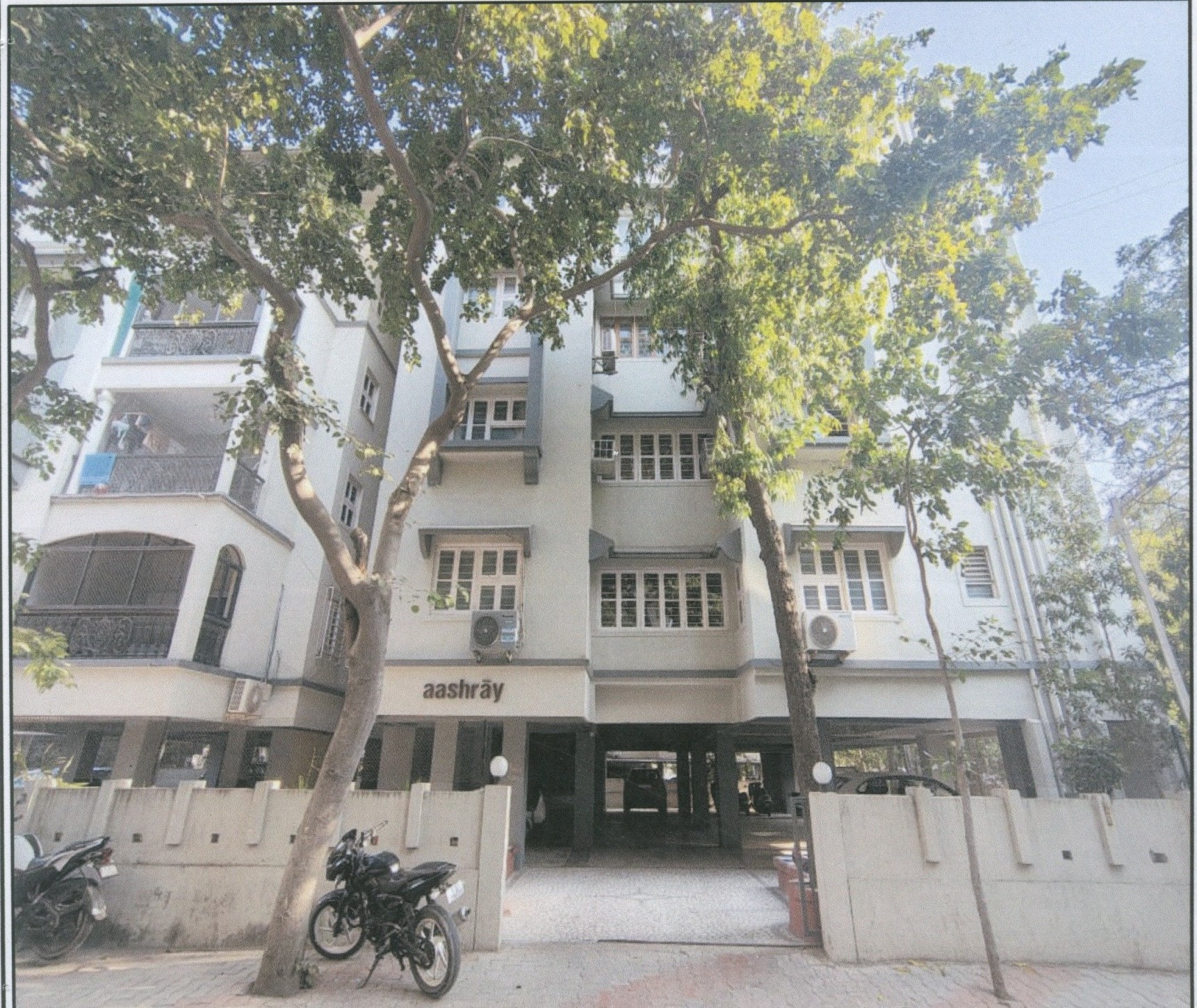 156.35 square meter Flat for sale in Ahmedabad