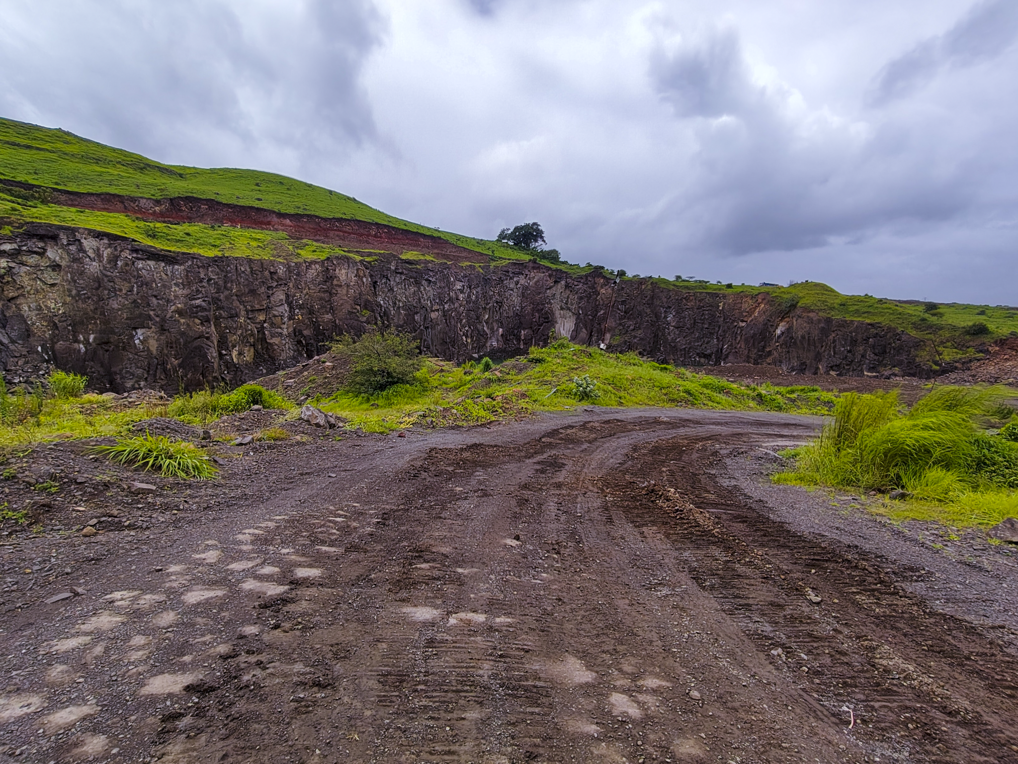 22000 square meter Quarry Land with machinery for sale in Sasvad — photo 9