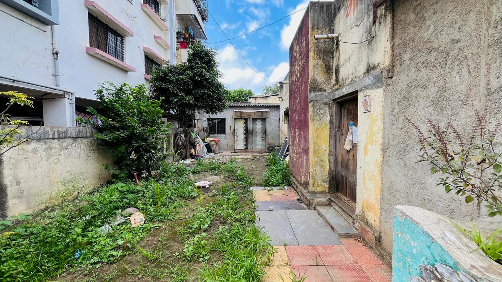 294.5 square meter Bungalow for sale in Lasalgaon