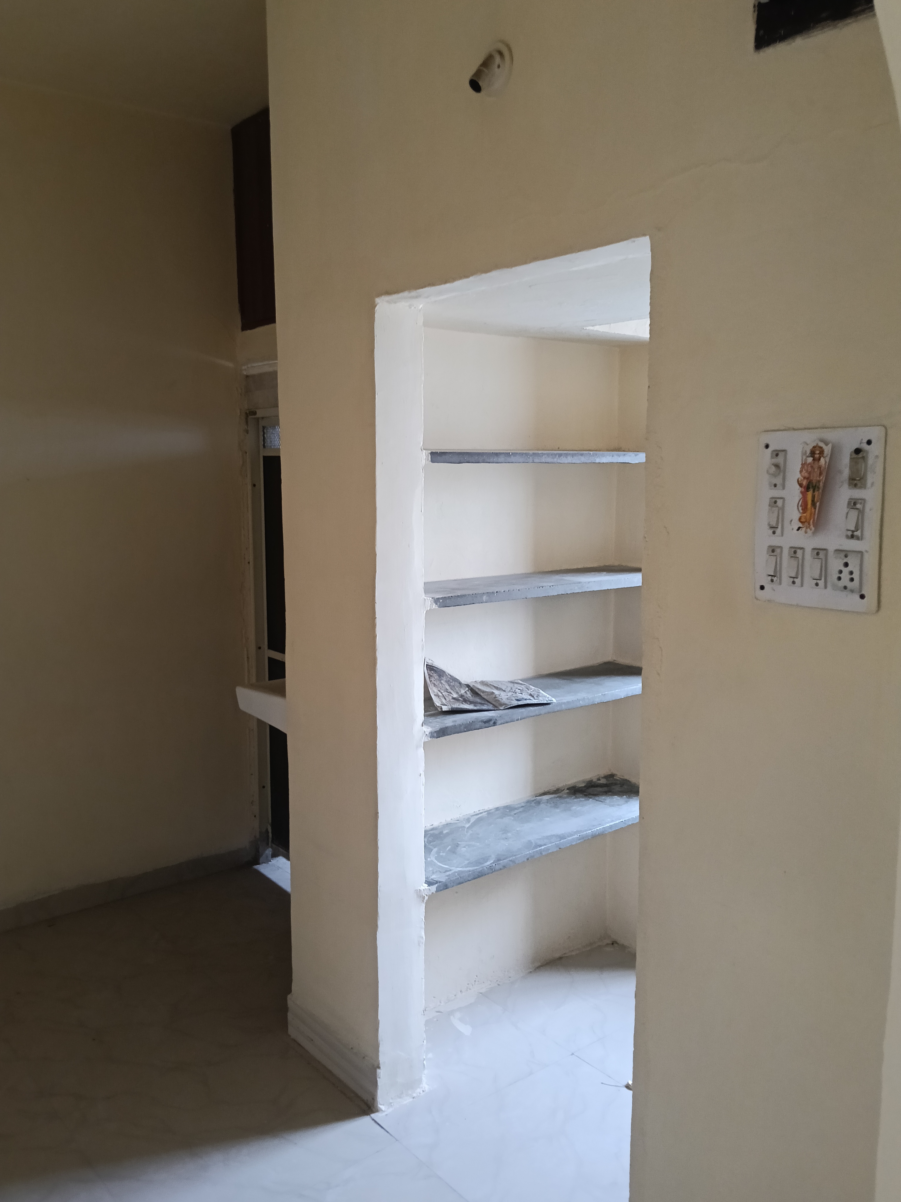 450 square feet Flat for sale in Jaishree Syndicate Colony, MANIK BAGH Indore — photo 2