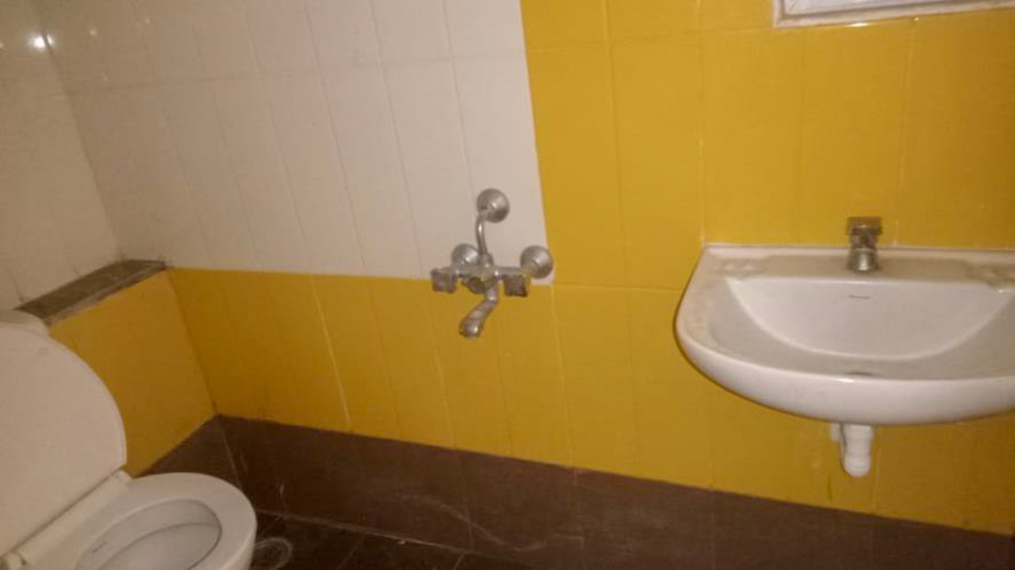 2 BHK Flat for sale in ROYAL TOWN, Located in a developing residential locality and about 1 km away from Mahindra City Bus Stop. Mahindra World City