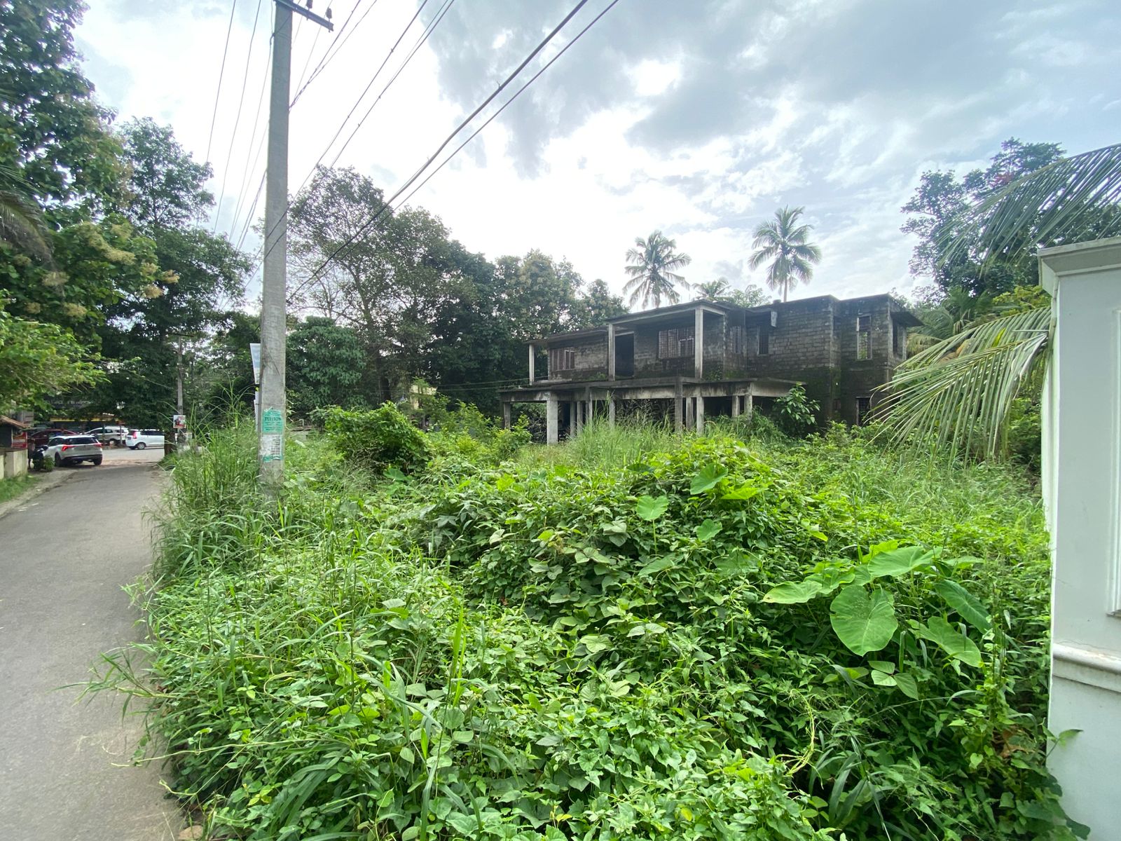 302 square meter Individual House for sale in Amballoor