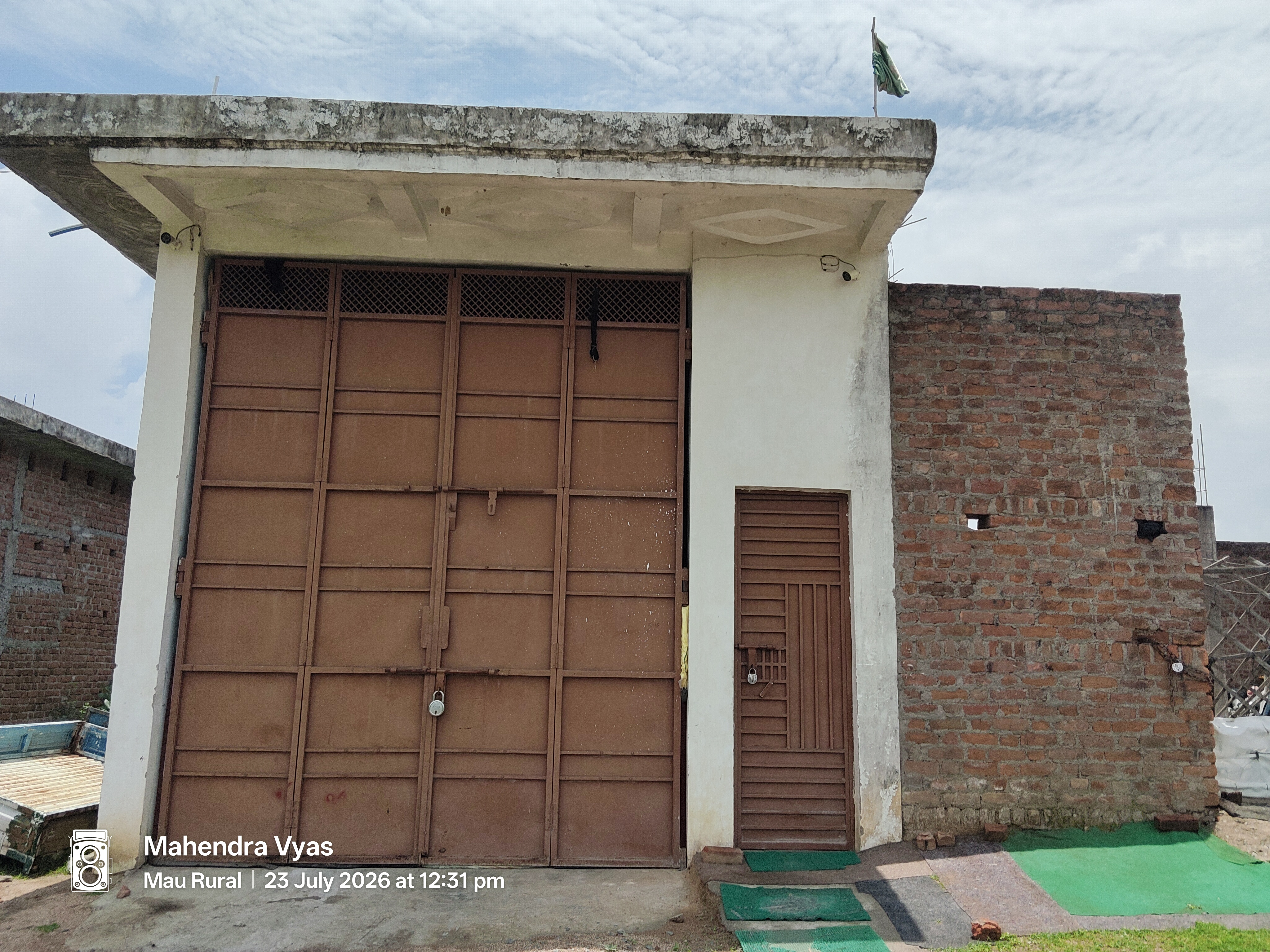 2000 square feet Individual House for sale in Mauranipur