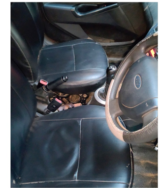 2014 Ford Figo Titanium 1.2 Ti-VCT Hatchback 120000 km 12 years for sale in UCO BANK, ZONAL OFFICE Hyderabad — photo 4