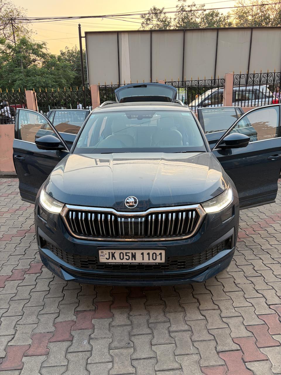 2023 Skoda Kodiaq Selection L&K SUV 18085 km 3 years for sale in SHRIRAM AUTOMALL JAMMU Bari Brahmana EPIP Industrial Estate