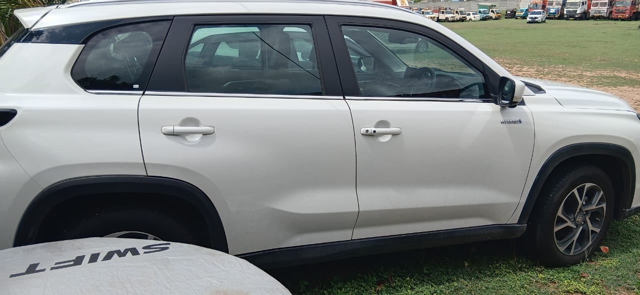 2024 Toyota Urban Cruiser Hyryder V Hybrid e-Drive SUV 10585 km 2 years for sale in S M P YARD Mysuru — photo 4