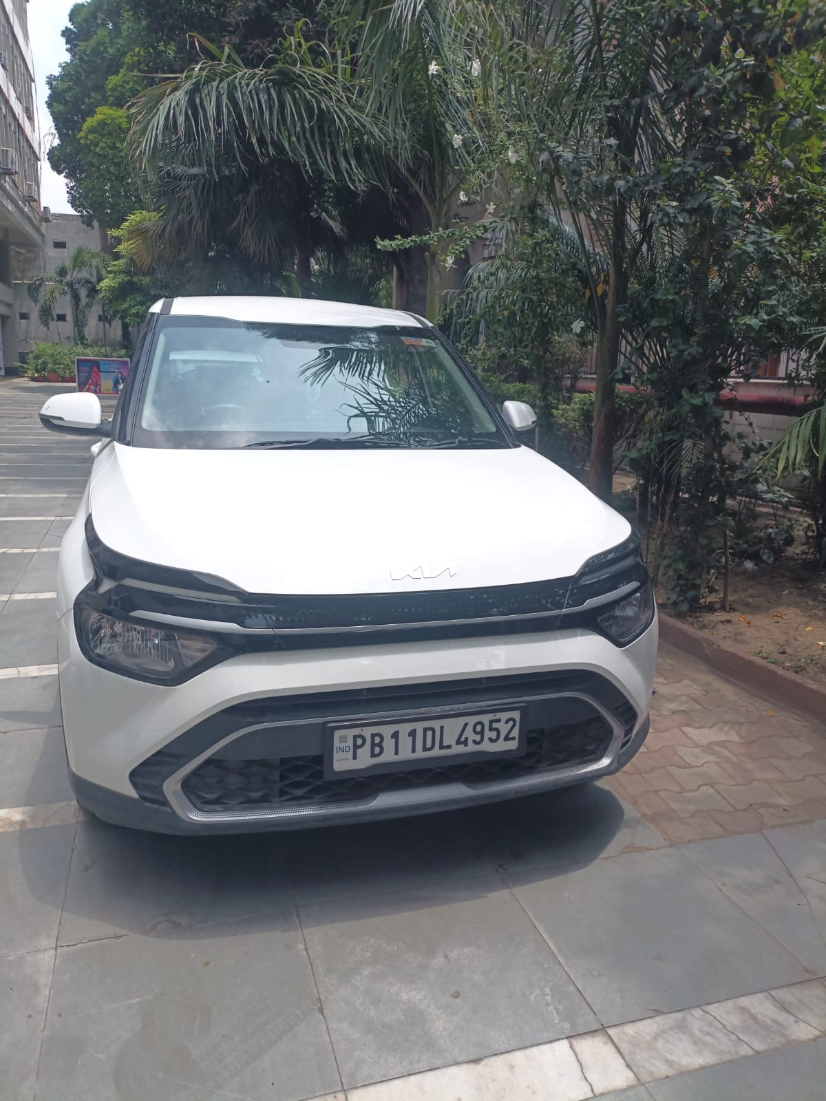 2025 Kia Carens Premium MPV 12402 km 1 year for sale in SBI MAIN HEAD OFFICE Patiala