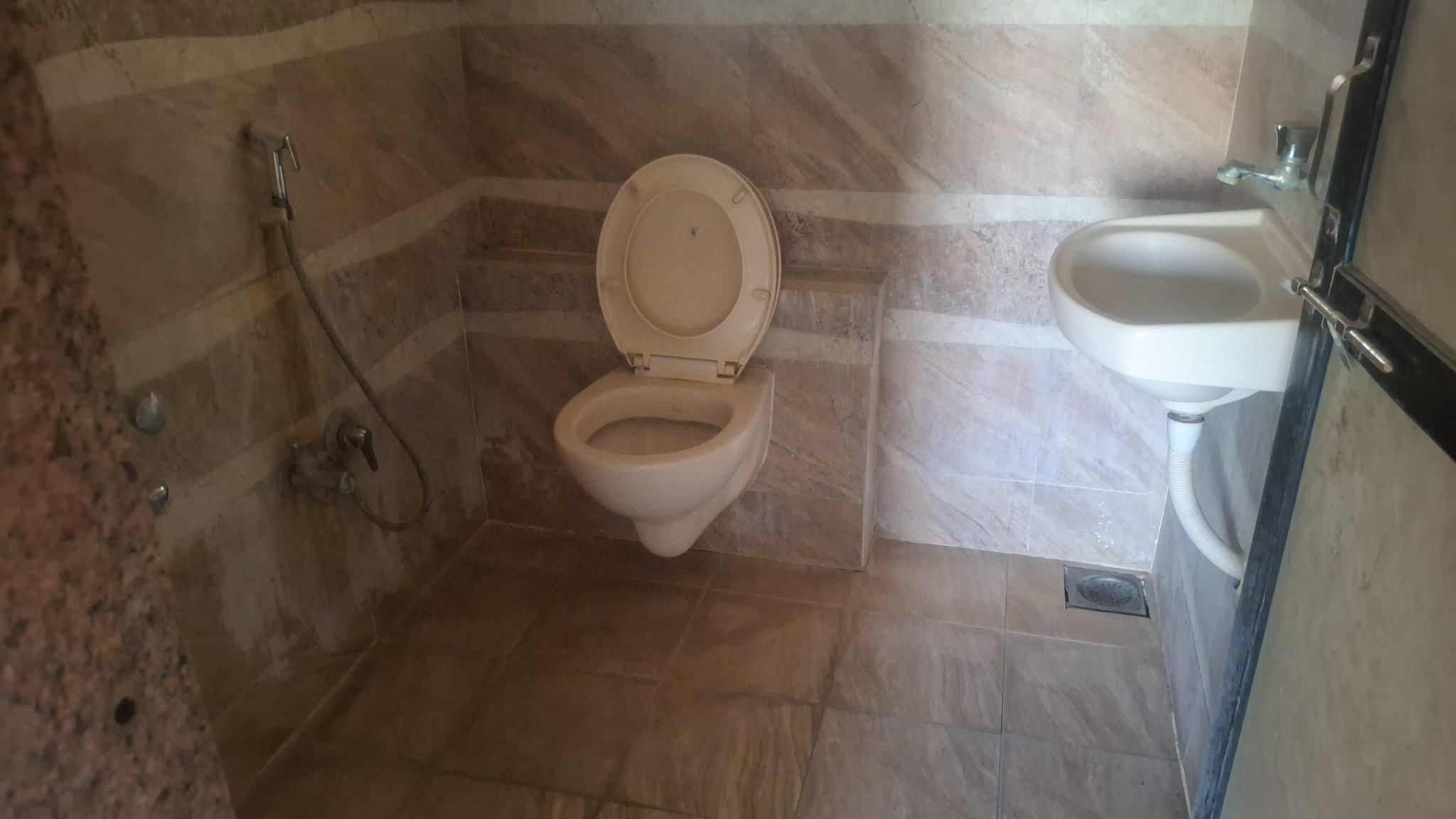 944 square feet Flat for sale in gorwa Vadodara — photo 2