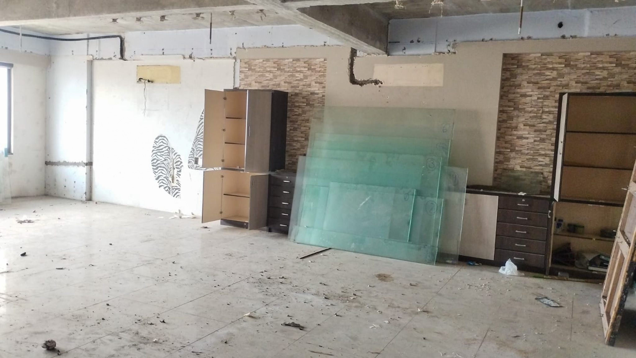 957 square feet Office for sale in Ahmedabad — photo 4