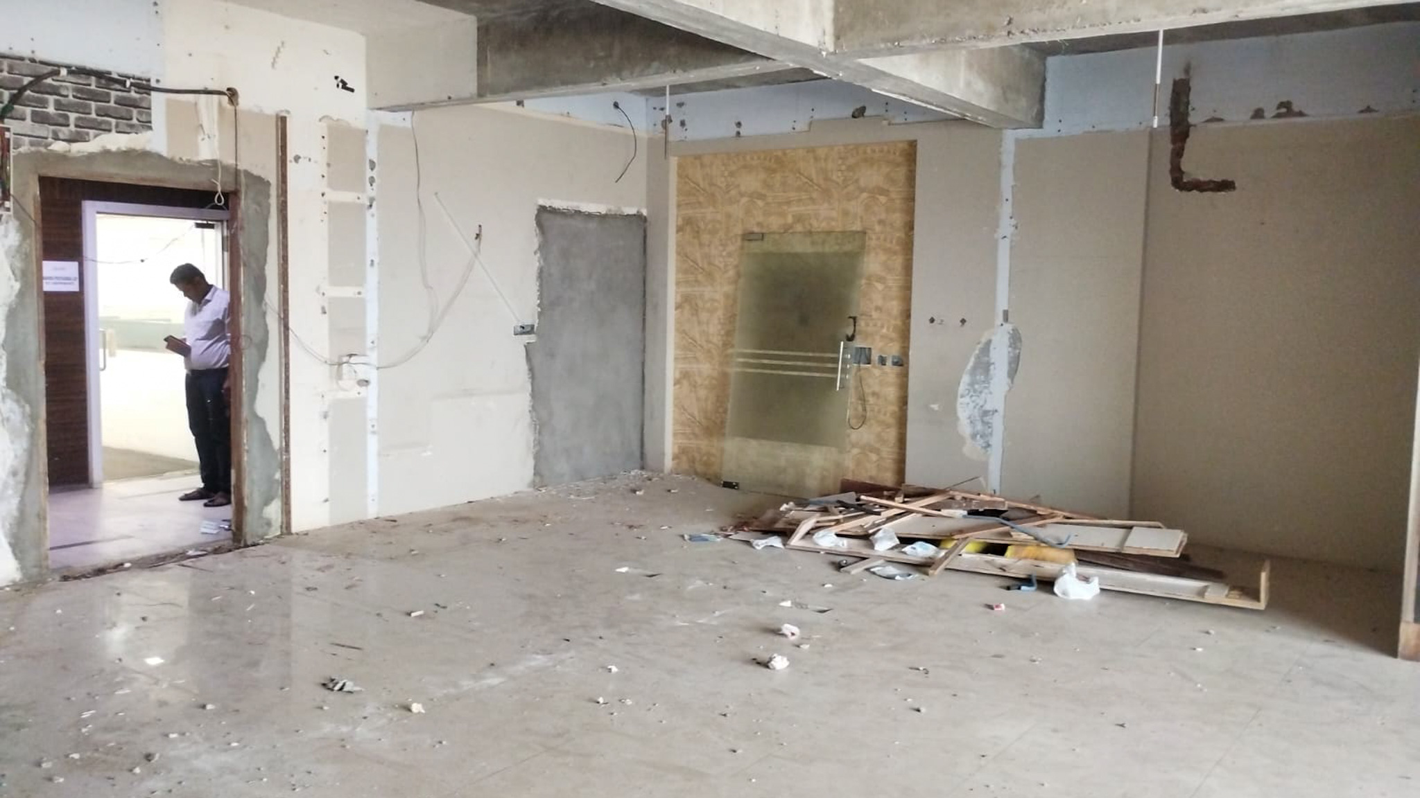 957 square feet Office for sale in Ahmedabad — photo 3