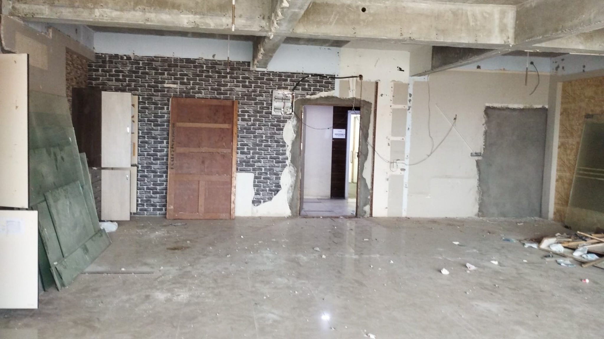 957 square feet Office for sale in Ahmedabad — photo 5