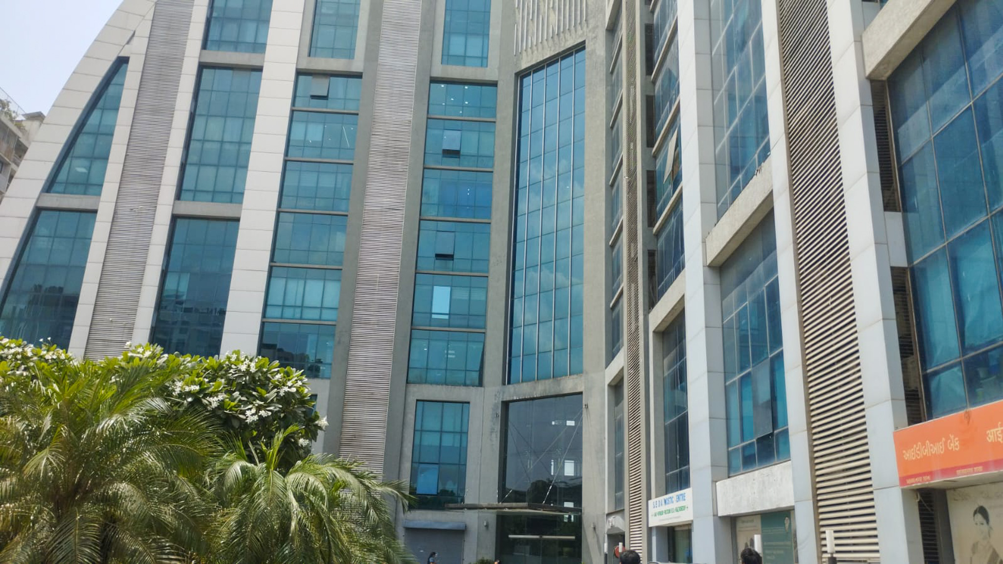 957 square feet Office for sale in Ahmedabad — photo 16