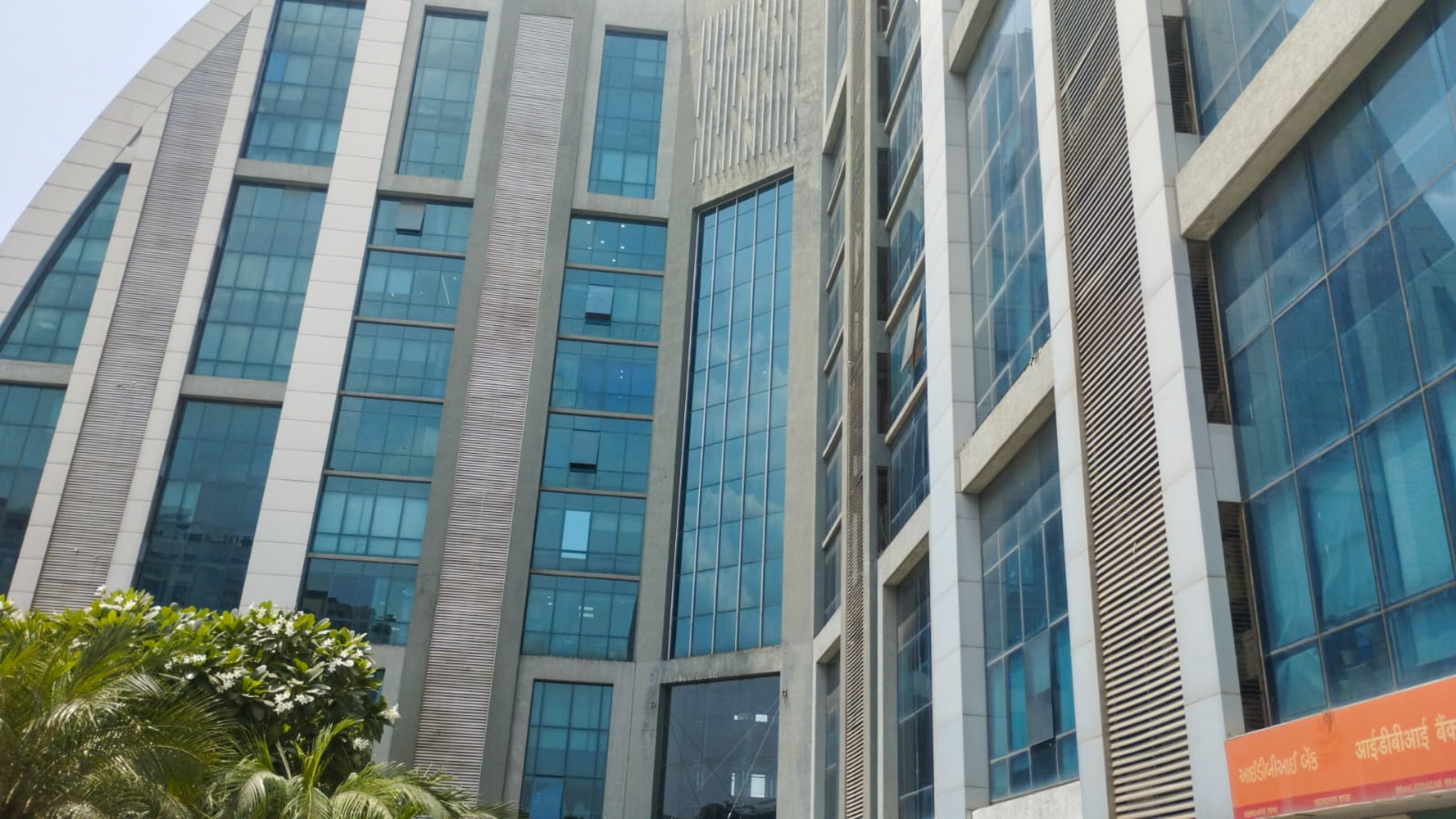957 square feet Office for sale in Ahmedabad — photo 19