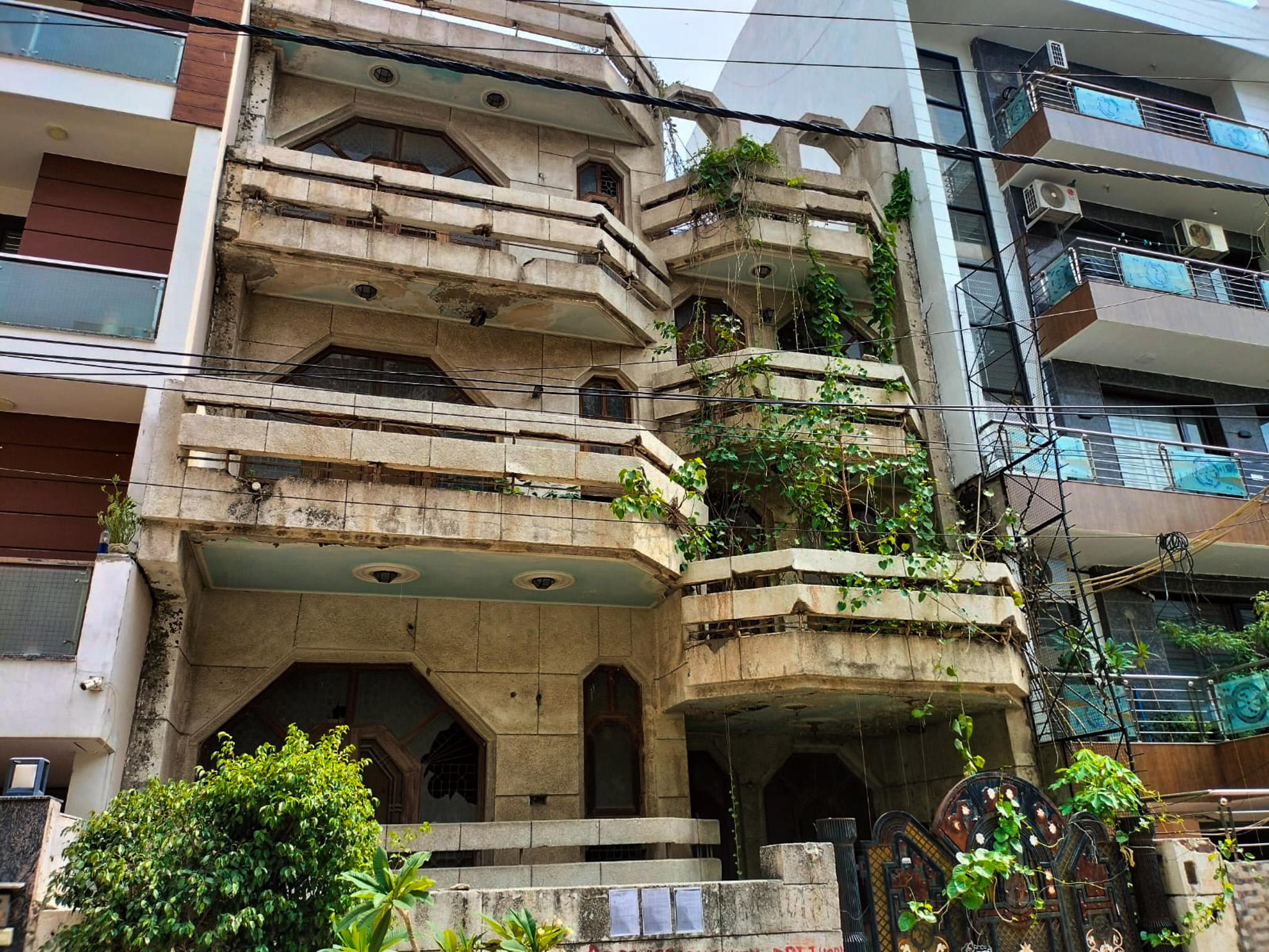 200 square yard Individual House for sale in New Delhi — photo 1