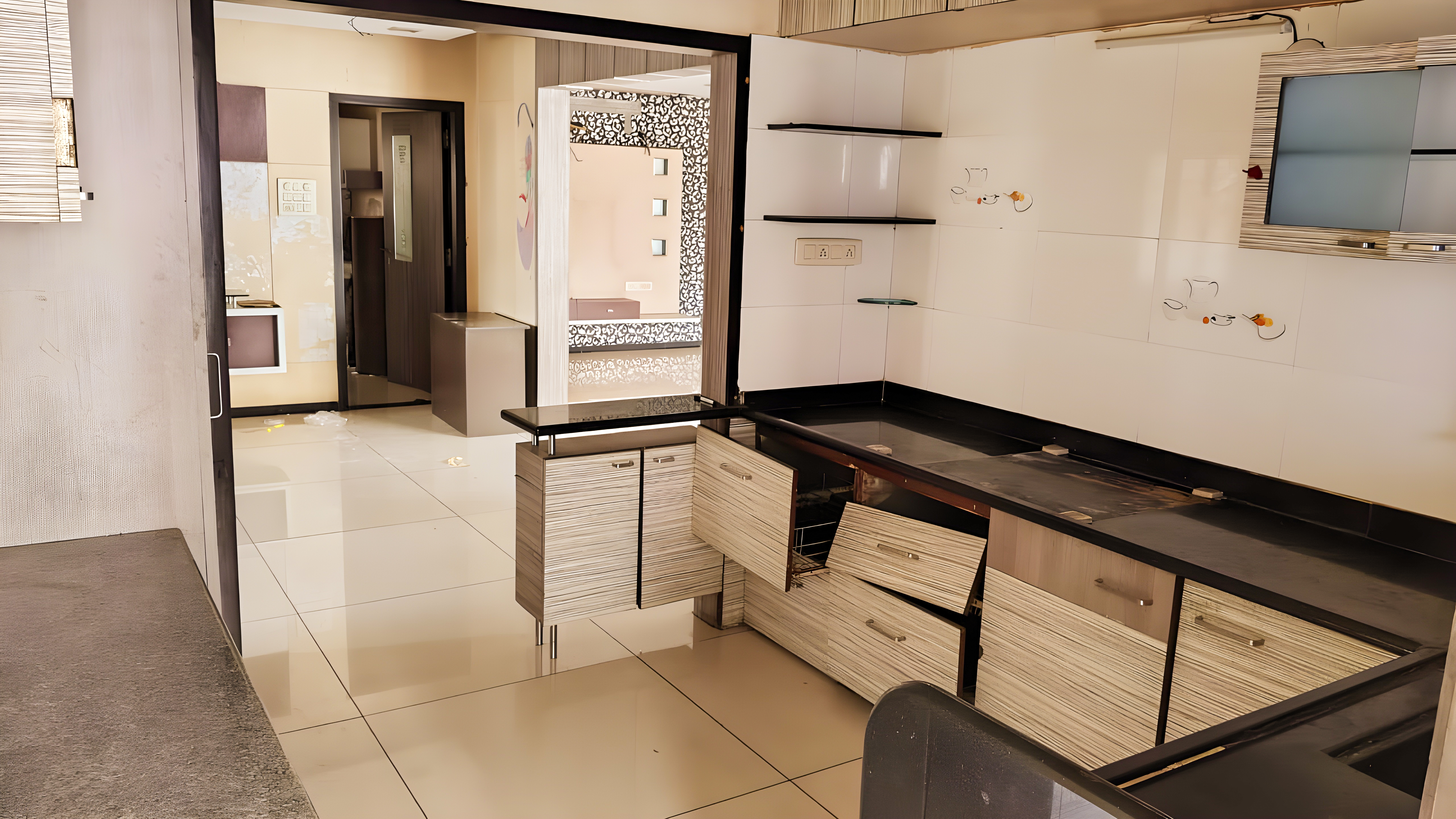 1833 square feet Flat for sale in Surat — photo 4