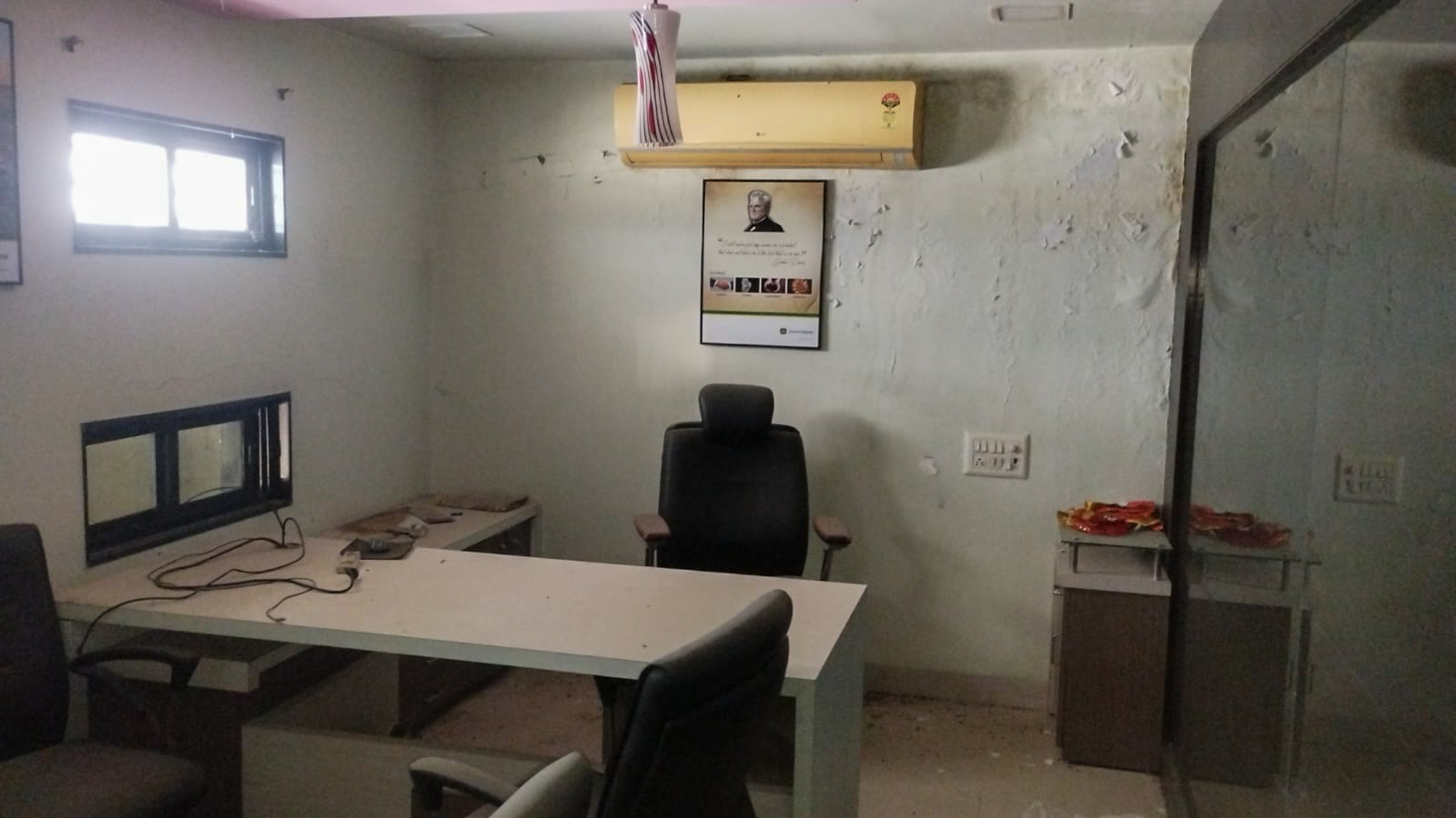 Shops for sale in DUDHREJ ROAD SURENDRANAGAR DHRANGANDHRA HIGHWAY Surendranagar — photo 4