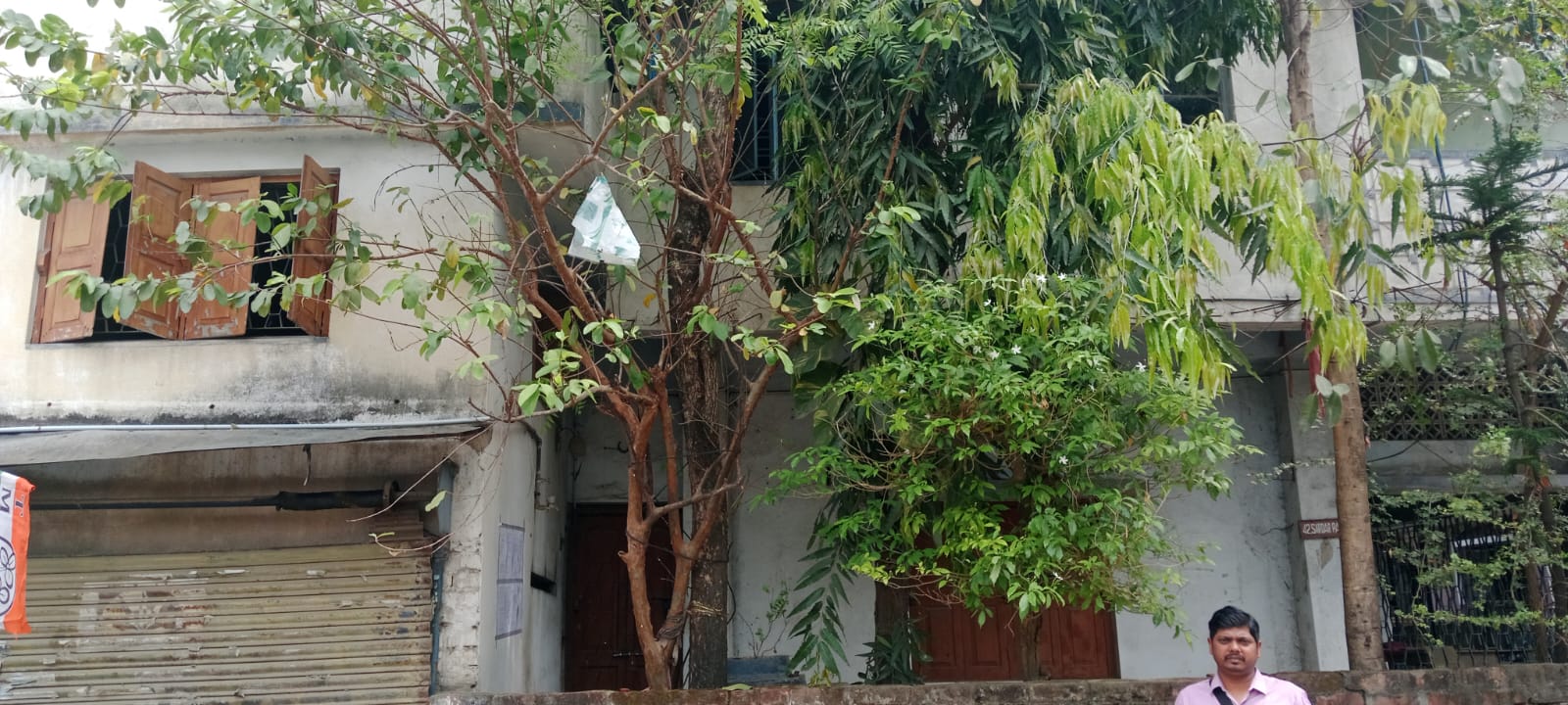 2500 square feet Individual House for sale in Kolkata