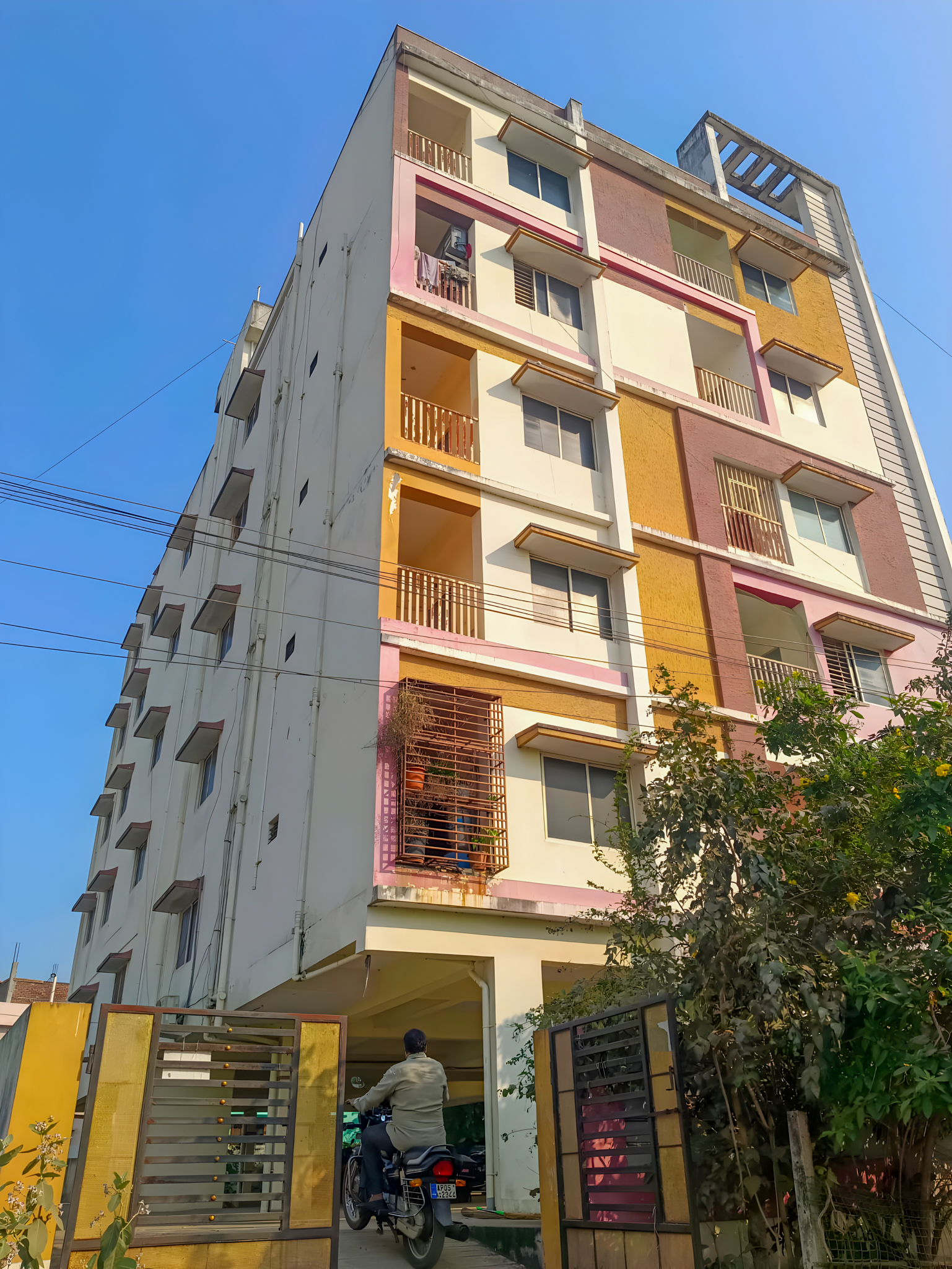 2 BHK Flat for sale in SRINIVASA RESIDENCY, Rajahmjundry Rajamahendravaram — photo 4