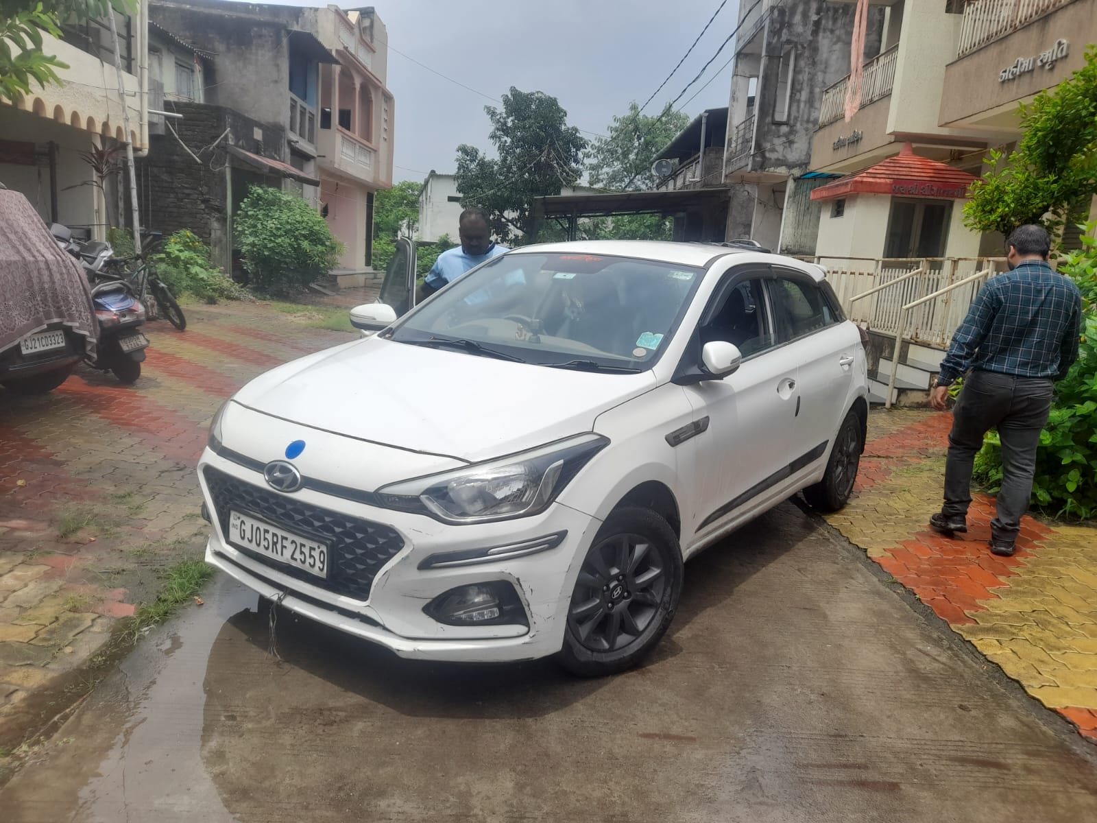 Car ( Hyundai I 20) for sale in Surat — photo 1