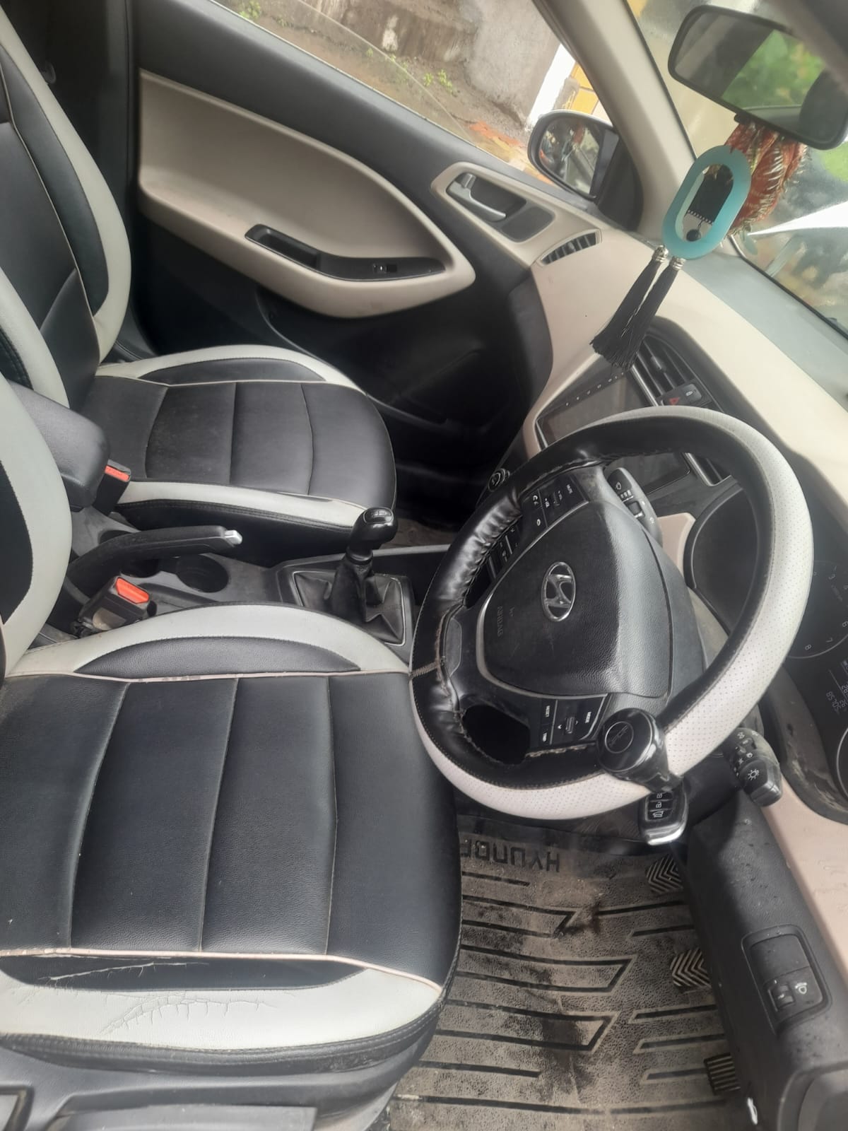 Car ( Hyundai I 20) for sale in Surat — photo 2