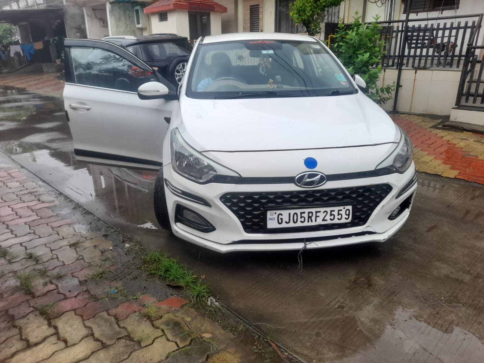 Car ( Hyundai I 20) for sale in Surat — photo 6