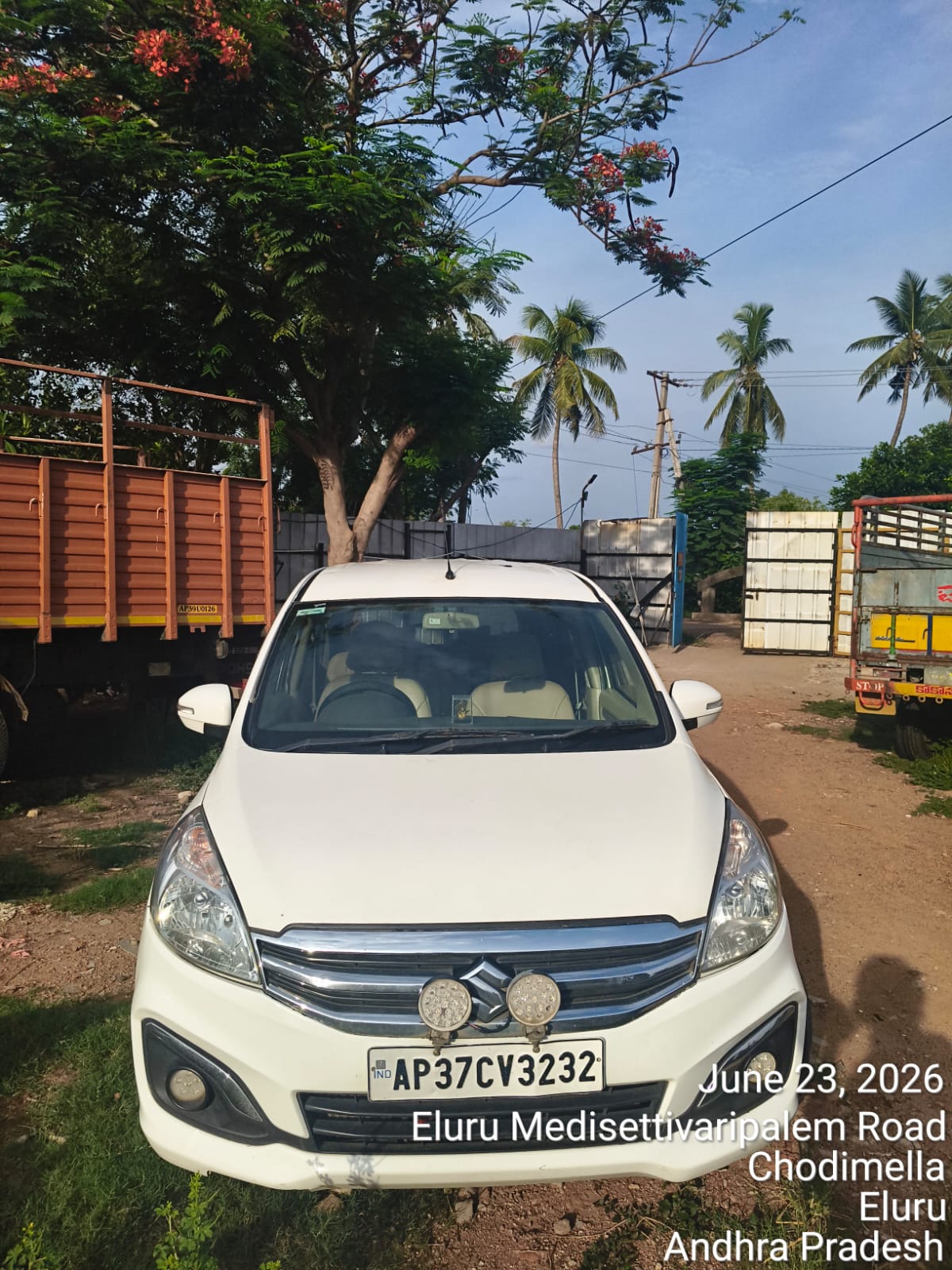2016 Maruti Suzuki Ertiga VXi MPV 90000 km 9 years for sale in SBBS Stock Yard Eluru — photo 2