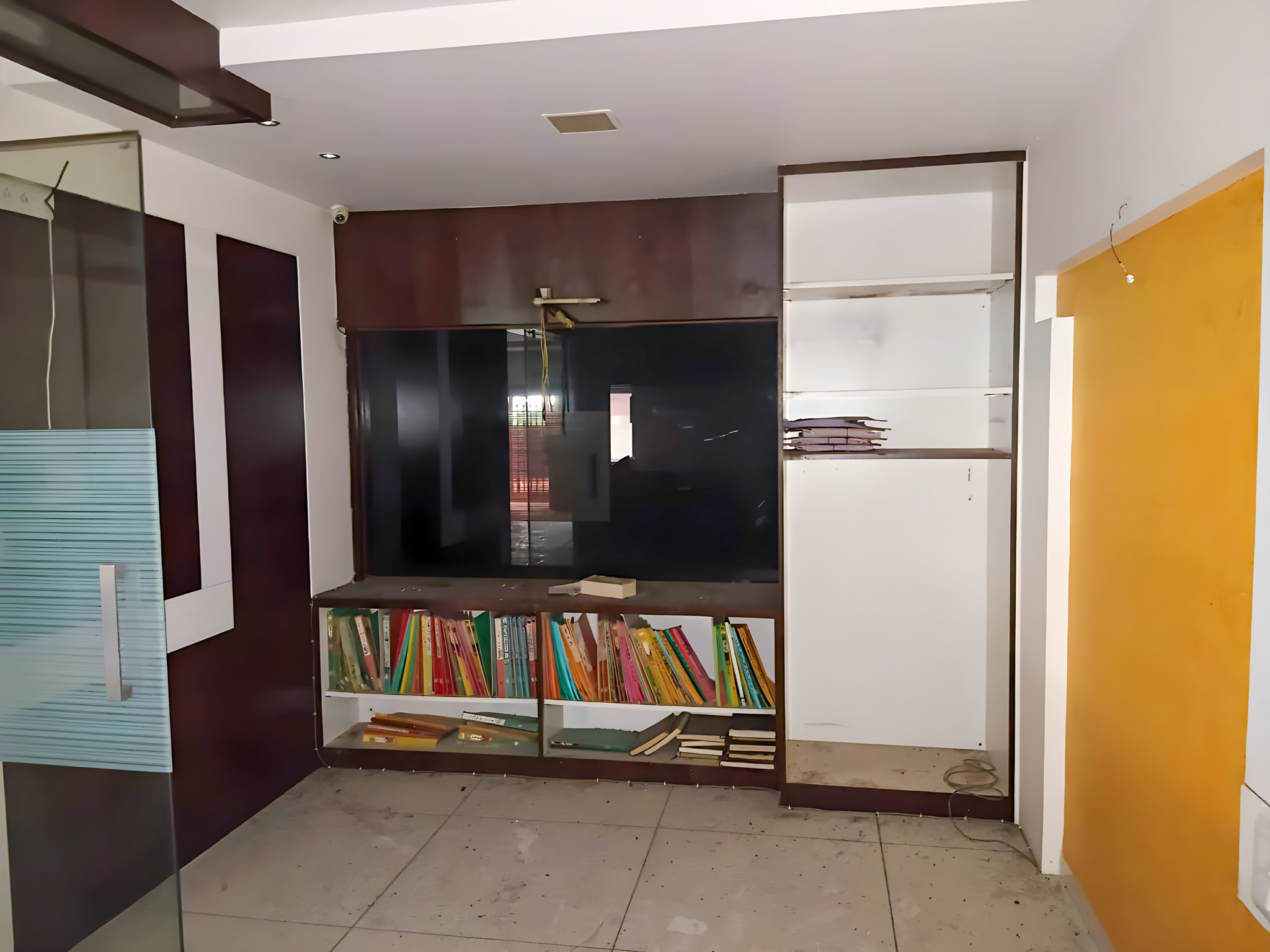 180 square feet Shops for sale in Ahmedabad — photo 1