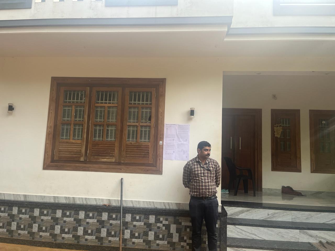 121.48 square feet Individual House for sale in Eravattur