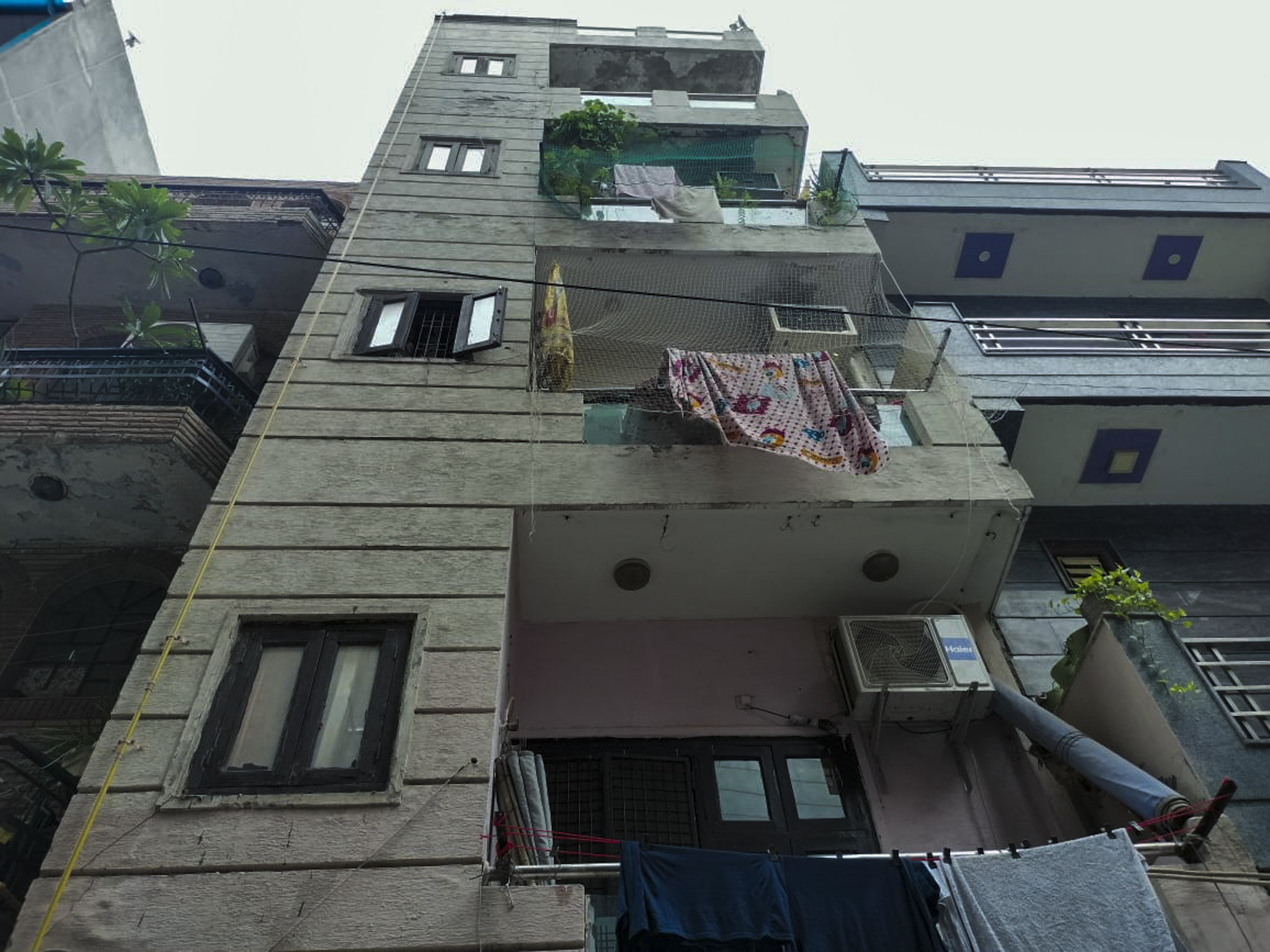 450 square feet Flat for sale in New Delhi