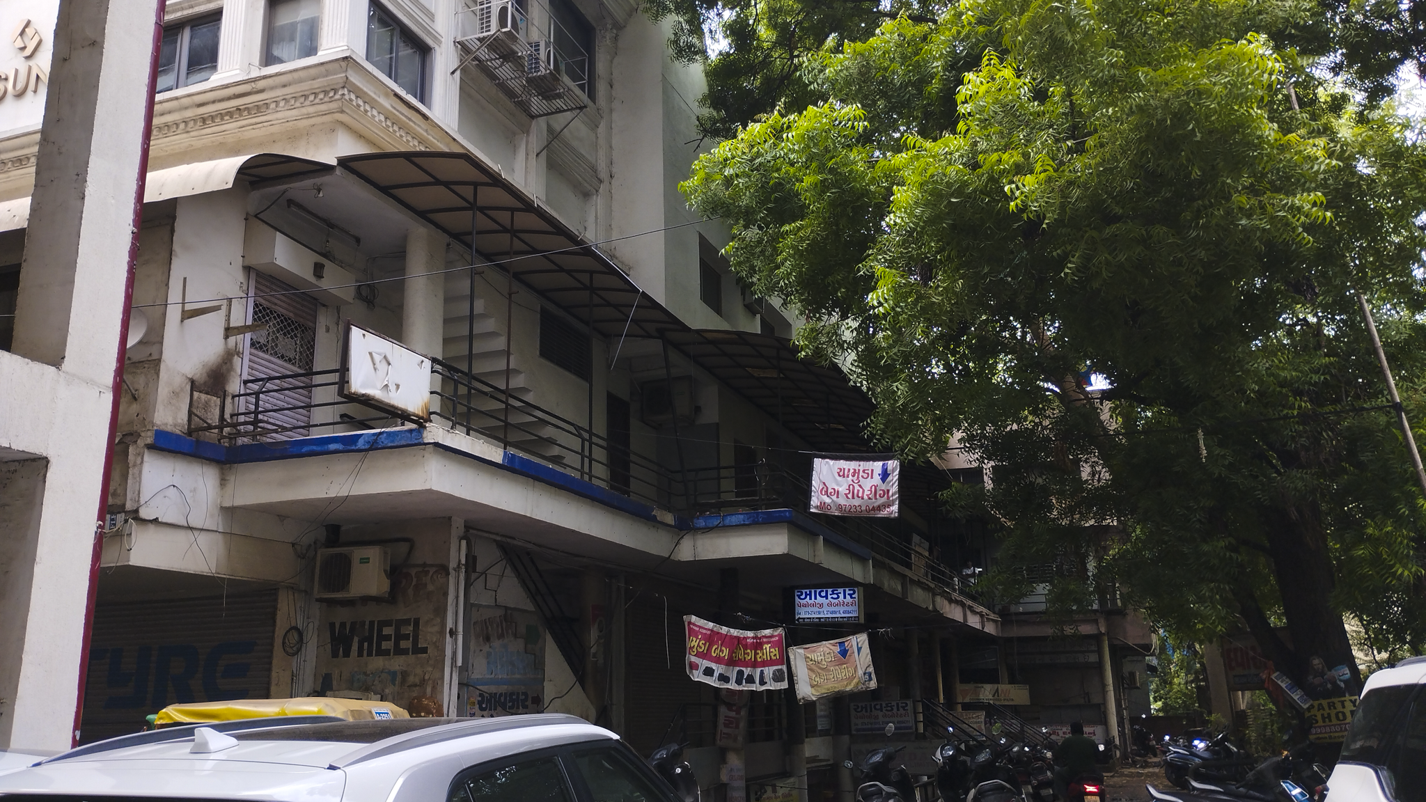 656 square feet Flat for sale in Ahmedabad — photo 3