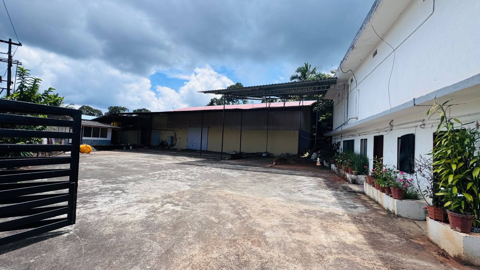 4046.86 square meter Industrial Plot with Factory Building for sale in Madikeri Madikeri — photo 1