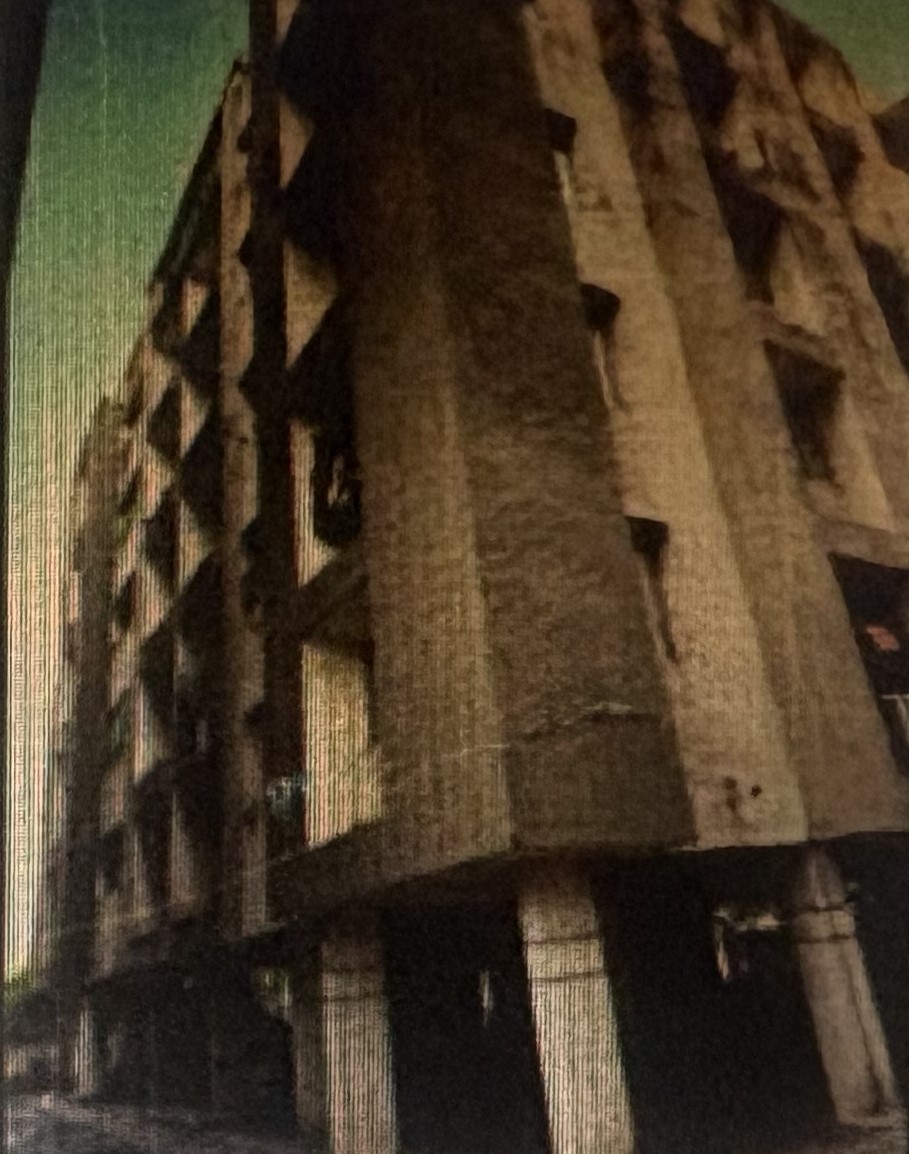 1040 square feet Flat for sale in Surat — photo 3