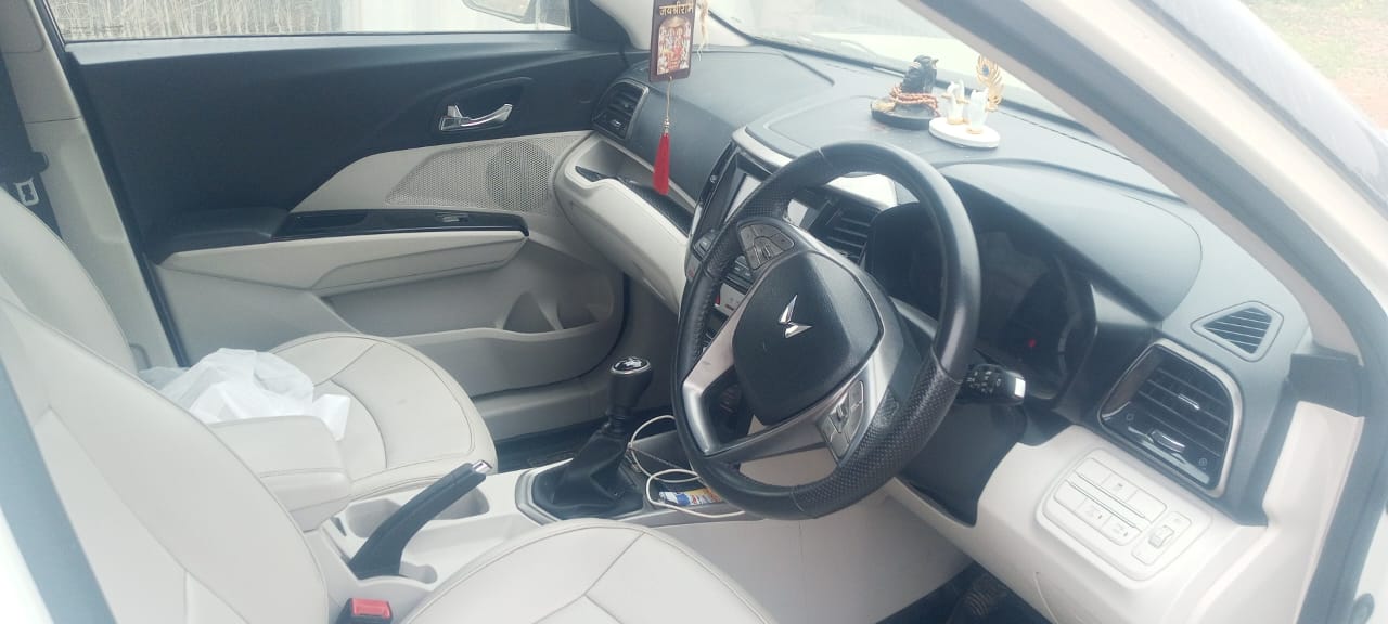 2023 Mahindra XUV300 W6 Compact SUV 51000 km 3 years for sale in SINGH RECOVERY YARD Sultanpur — photo 4