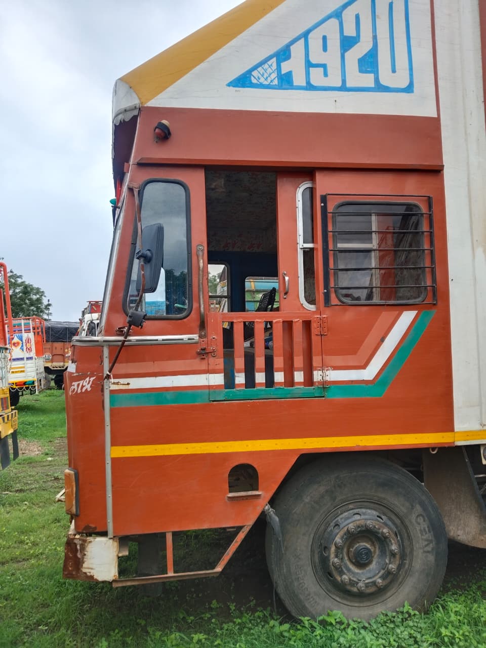 MH42BF3205 for sale in GODHAWARI PARKING YARD MIDC AKOLA Akola — photo 2