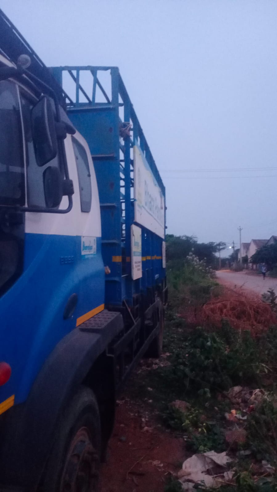 2024 Ashok Leyland Partner 6 Tyre 2820/FSD/11 ft Truck 100000 km 2 years for sale in KAKINADA Kakinada — photo 2