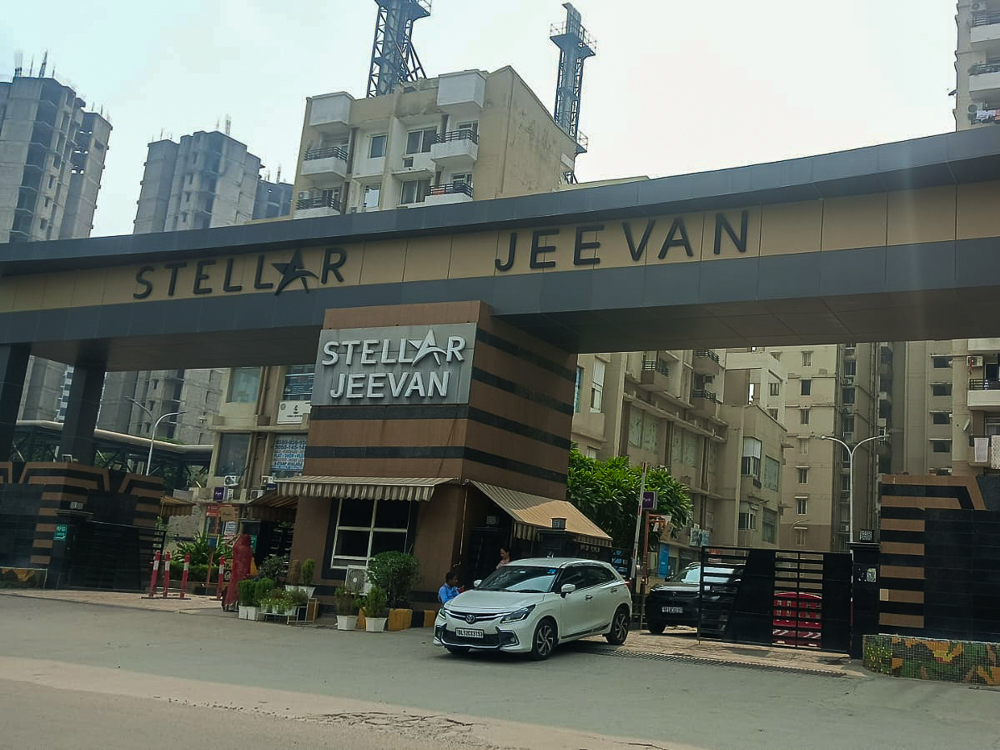 4 BHK Flat for sale in STELLAR JEEVAN, Bisrakh, Greater Noida Greater Noida — photo 2