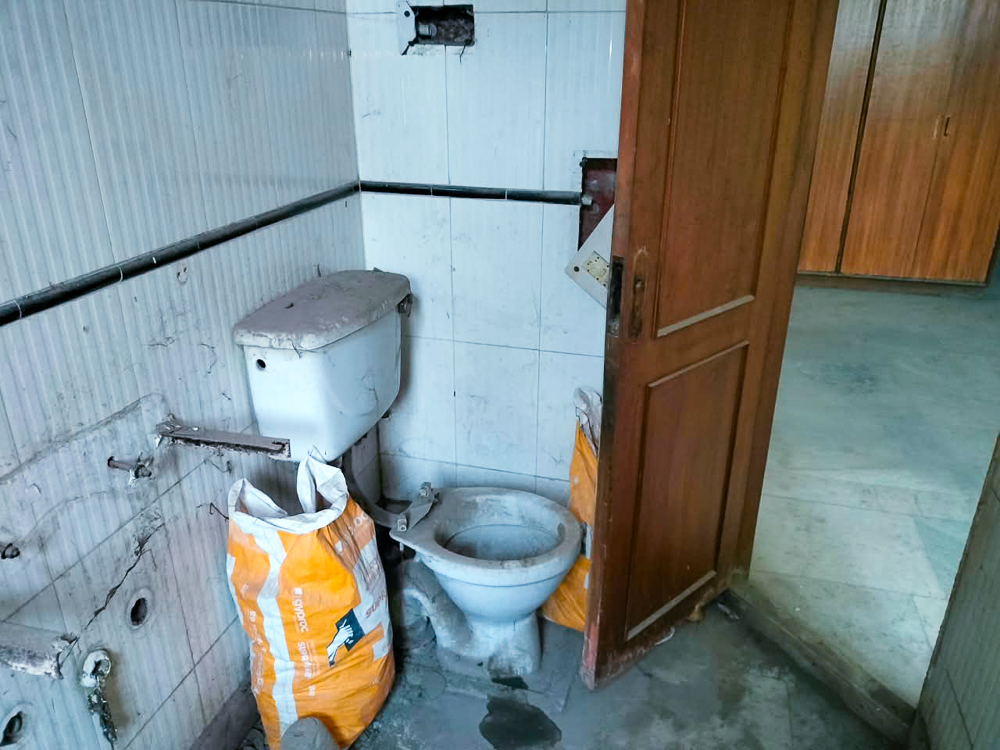 2 BHK Flat for sale in H -5 second floor Block H South Ext New Delhi, South Extention Part-1 New Delhi New Delhi — photo 14