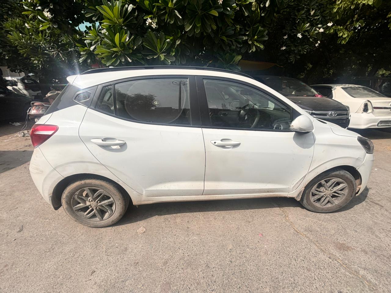 2022 Hyundai Grand i10 NIOS Sportz 1.2 Petrol MT Hatchback 55844 km 4 years for sale in SDMC Parking New Delhi — photo 3