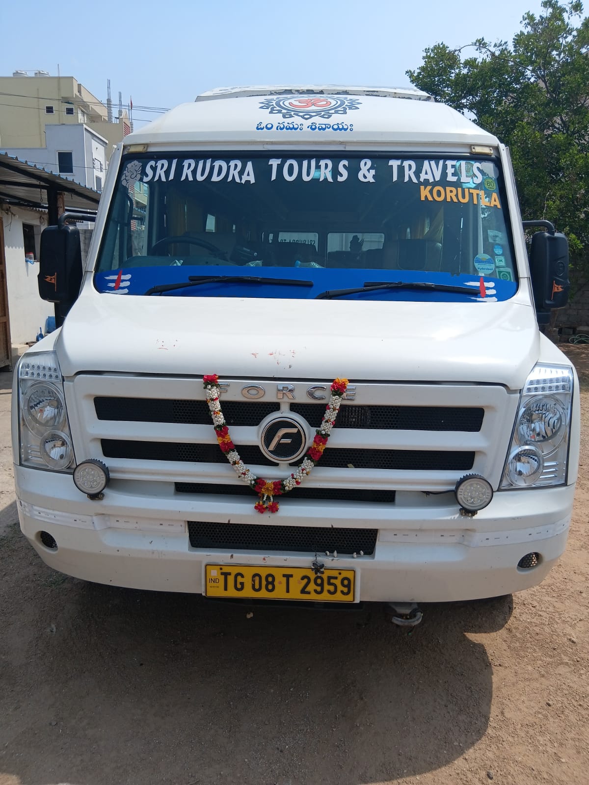 2024 Force Motors Traveller 3700WB/20-Seater Bus 52996 km 2 years for sale in ASA ASSOCIATES Hyderabad — photo 1