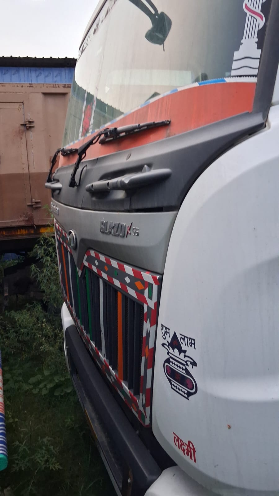 2024 Mahindra & Mahindra Blazo X 49 CBC Truck 80000 km 2 years for sale in SIKTAUR YARD Gorakhpur — photo 2