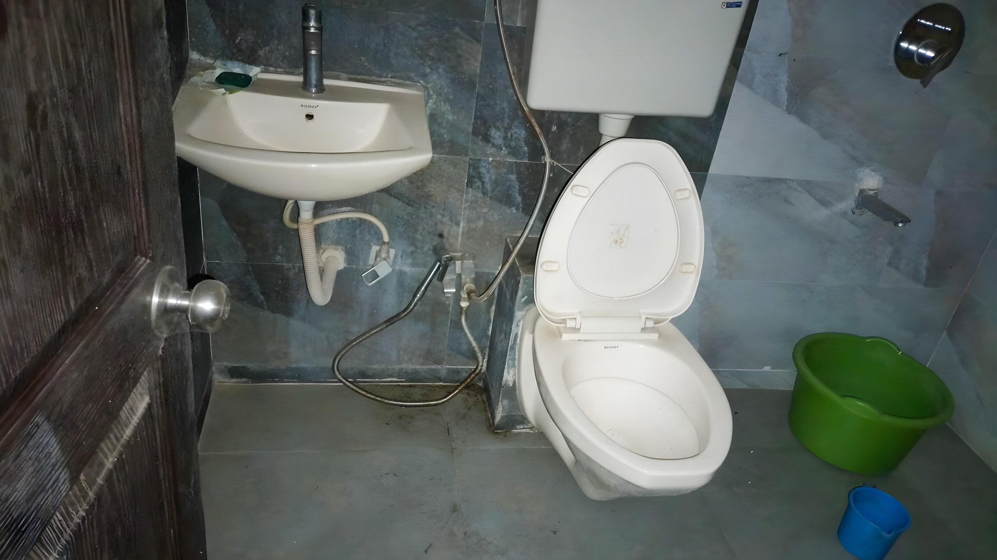 4 BHK Flat for sale in Reyhaan Terrace, Jogeshwari Mumbai — photo 13