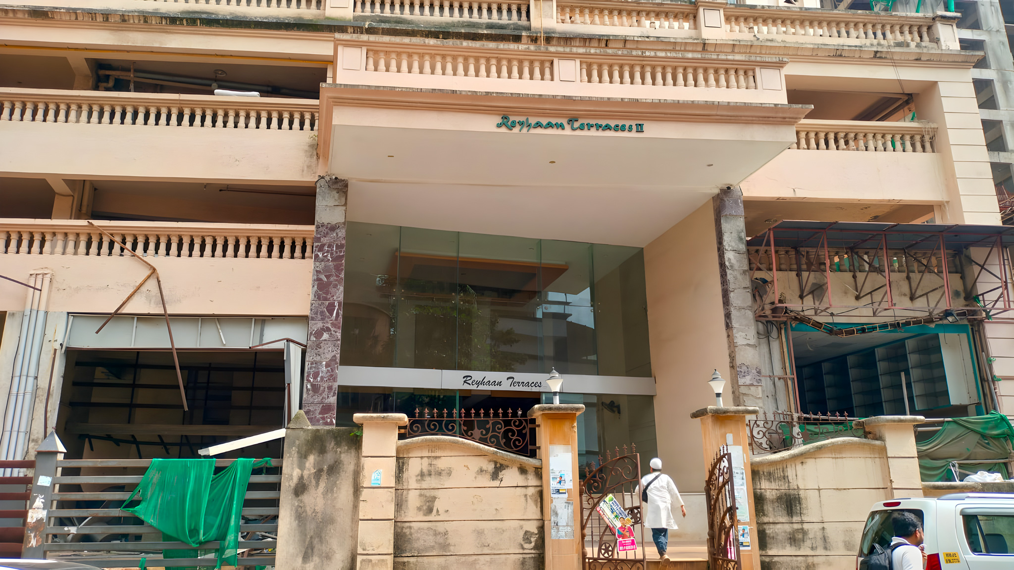 4 BHK Flat for sale in Reyhaan Terrace, Jogeshwari Mumbai — photo 10