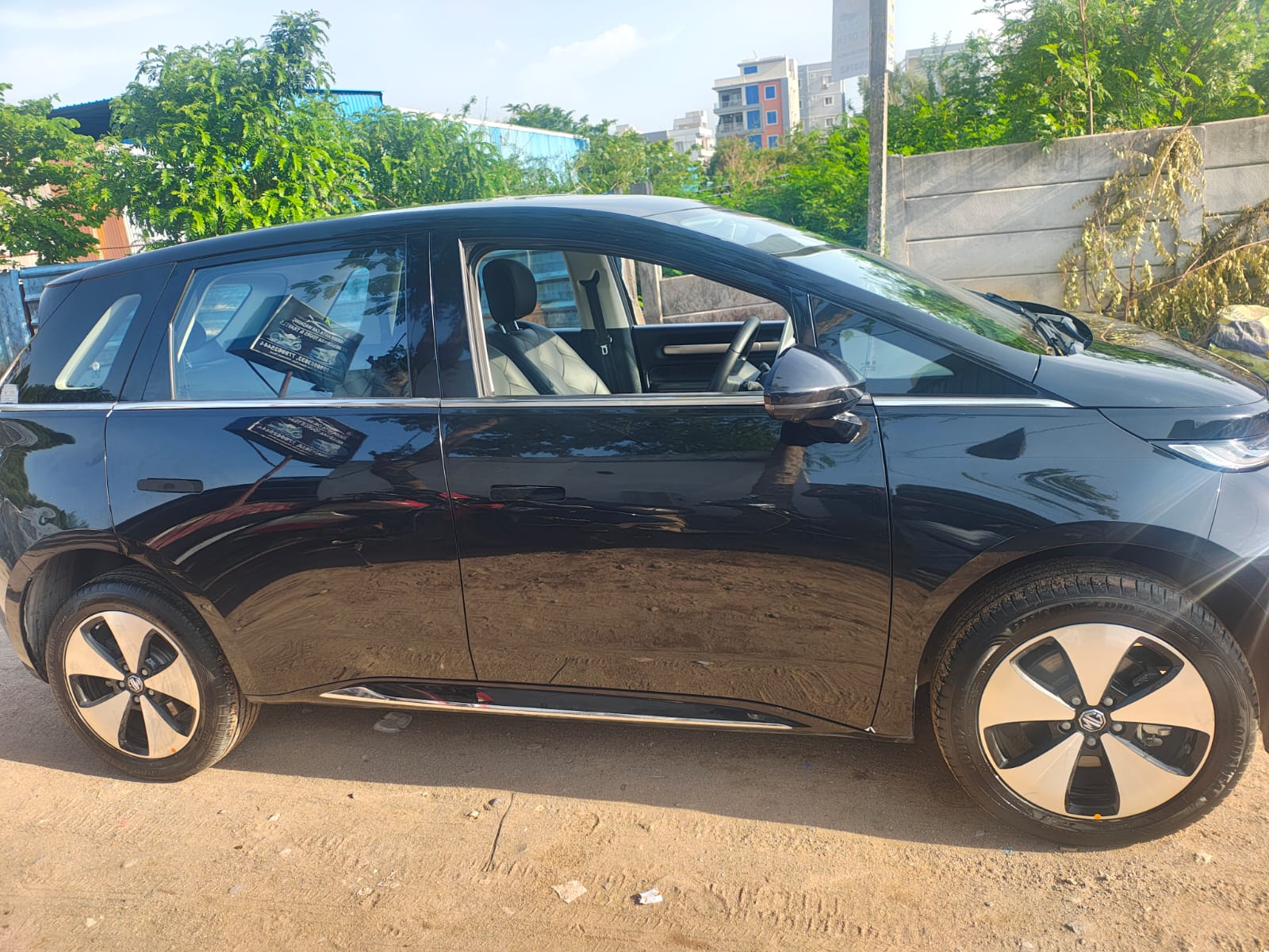 2025 MG Windsor EV Essence SUV 16120 km 1 year for sale in SM ASSOCIATES Hyderabad — photo 2