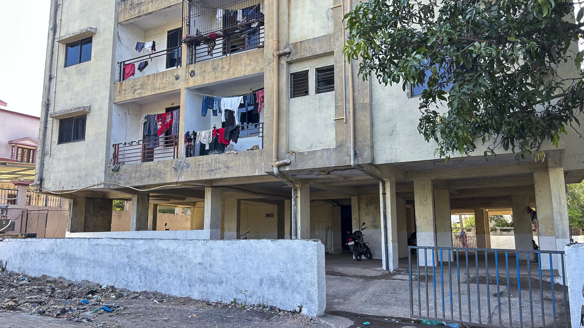 855 square feet Flat for sale in Near Apex Heights Umbergaon — photo 6